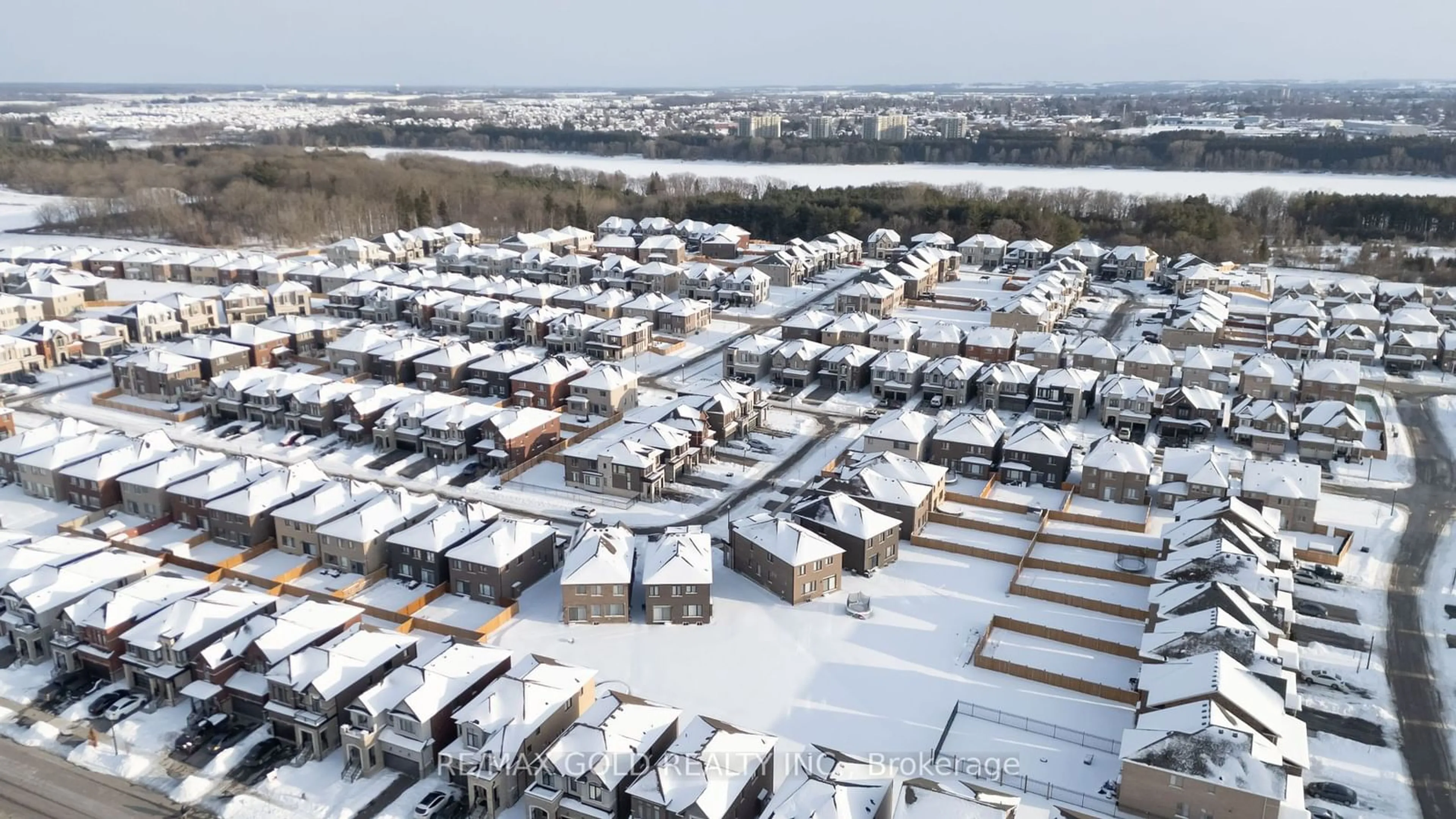 A pic from outside/outdoor area/front of a property/back of a property/a pic from drone, street for 125 Silverwood Cres, Woodstock Ontario N4T 0M5