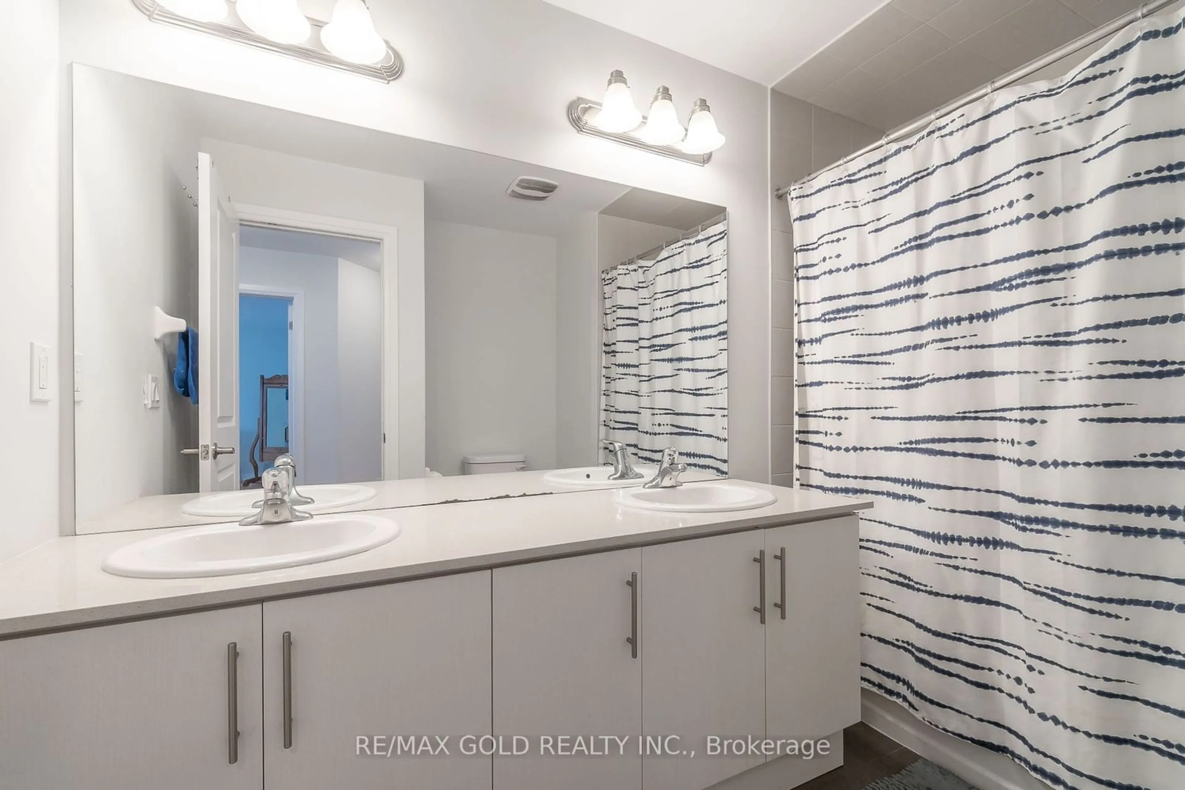 Standard bathroom, ceramic/tile floor for 125 Silverwood Cres, Woodstock Ontario N4T 0M5