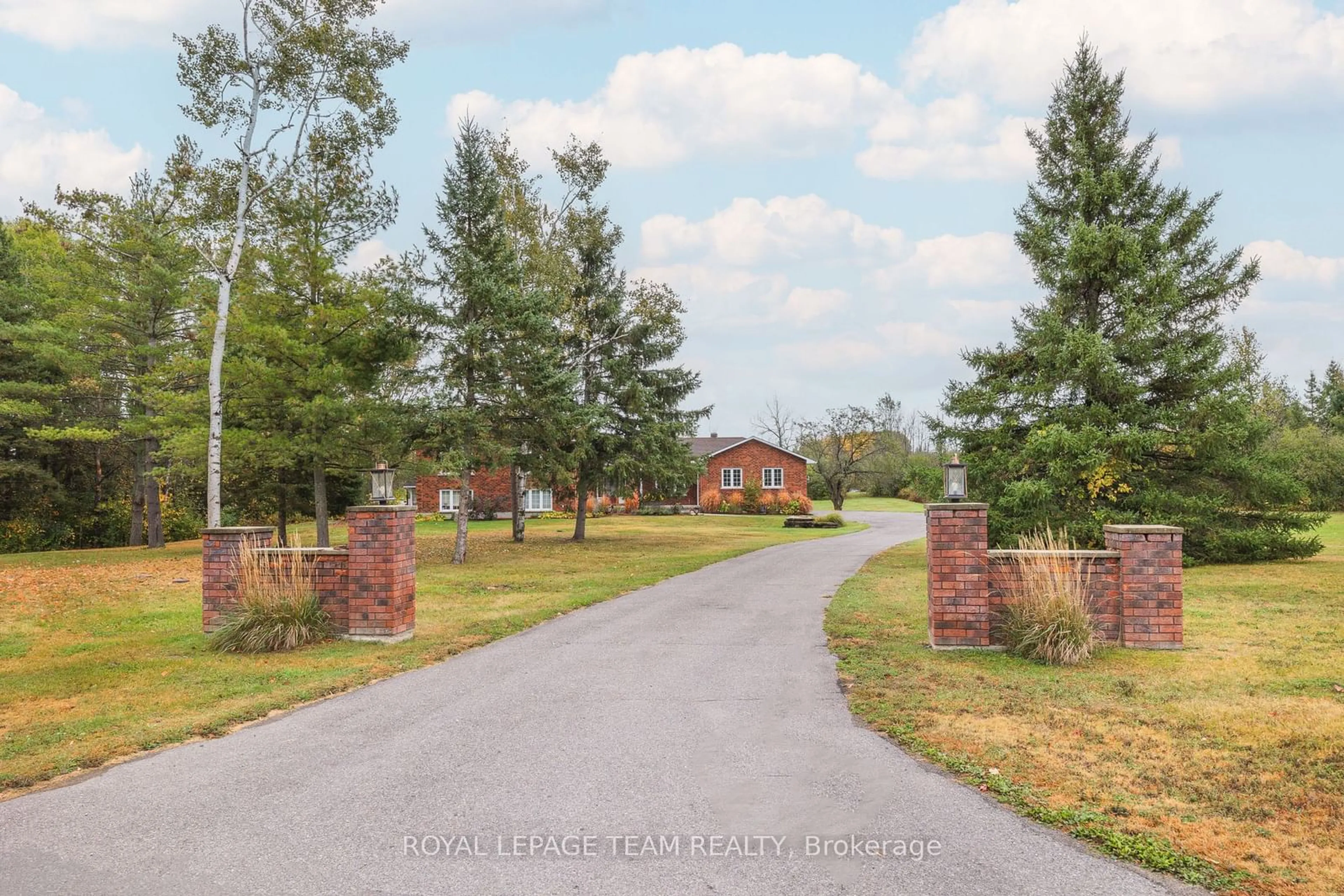 A pic from outside/outdoor area/front of a property/back of a property/a pic from drone, unknown for 56 Constance Lake Rd, Ottawa Ontario K2K 1X7