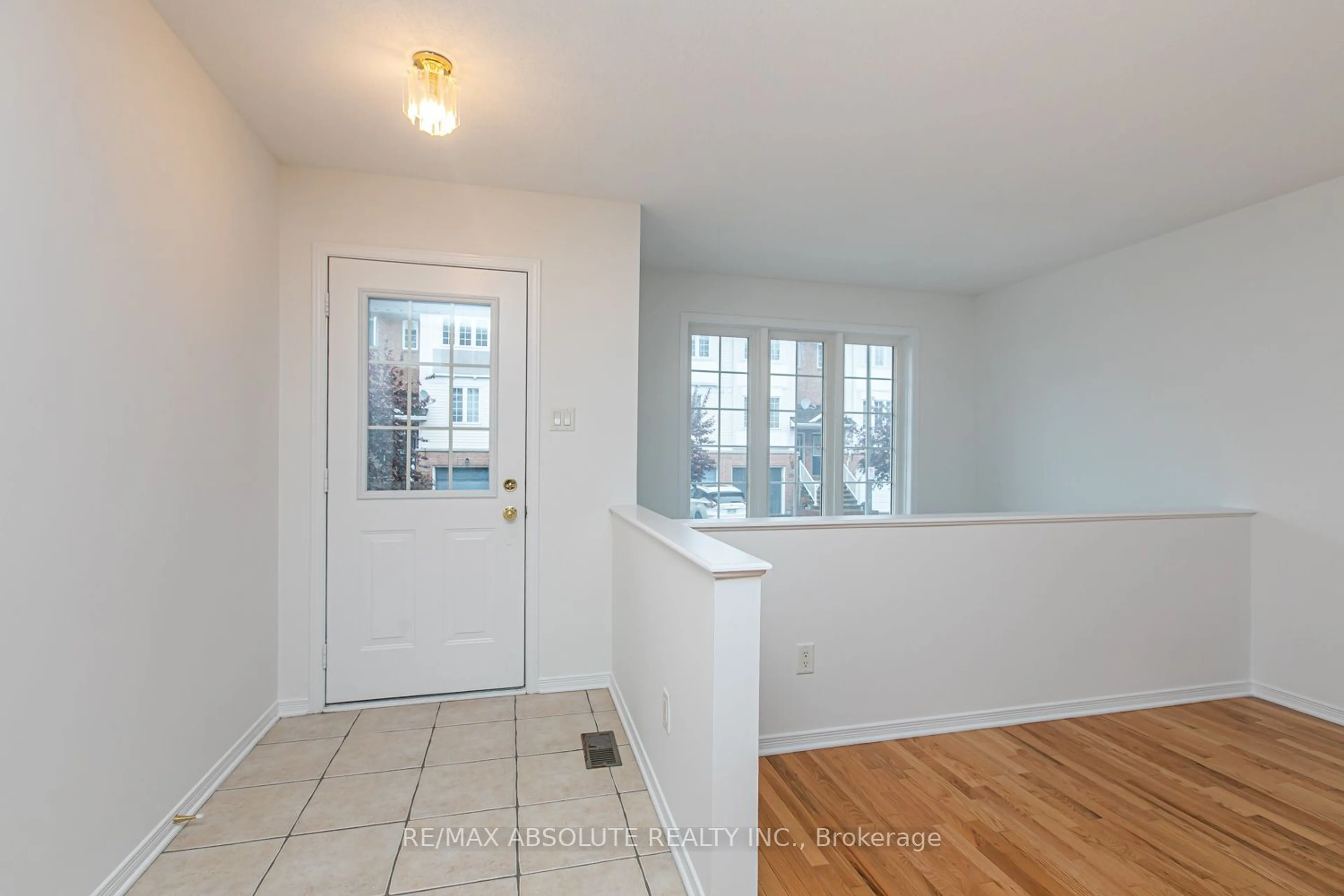 Indoor entryway for 250 Gershwin Pt #37, Bells Corners and South to Fallowfield Ontario K2H 1G5