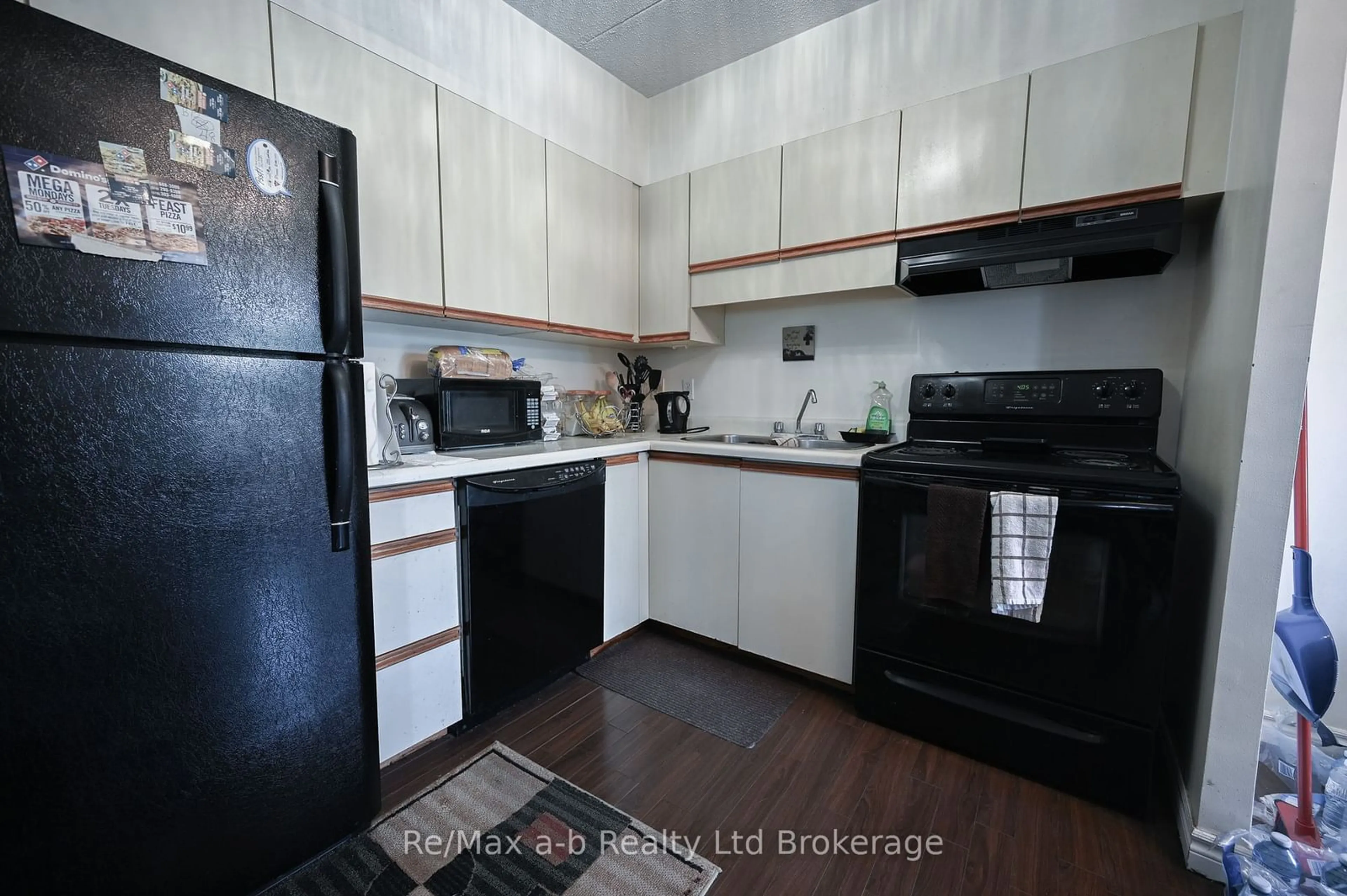 Standard kitchen, unknown for 163 FERGUSON Dr #303, Woodstock Ontario N4V 1B1