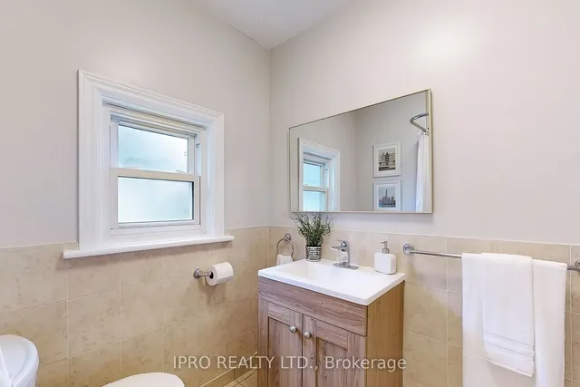Additional property image - 521 Hughson St