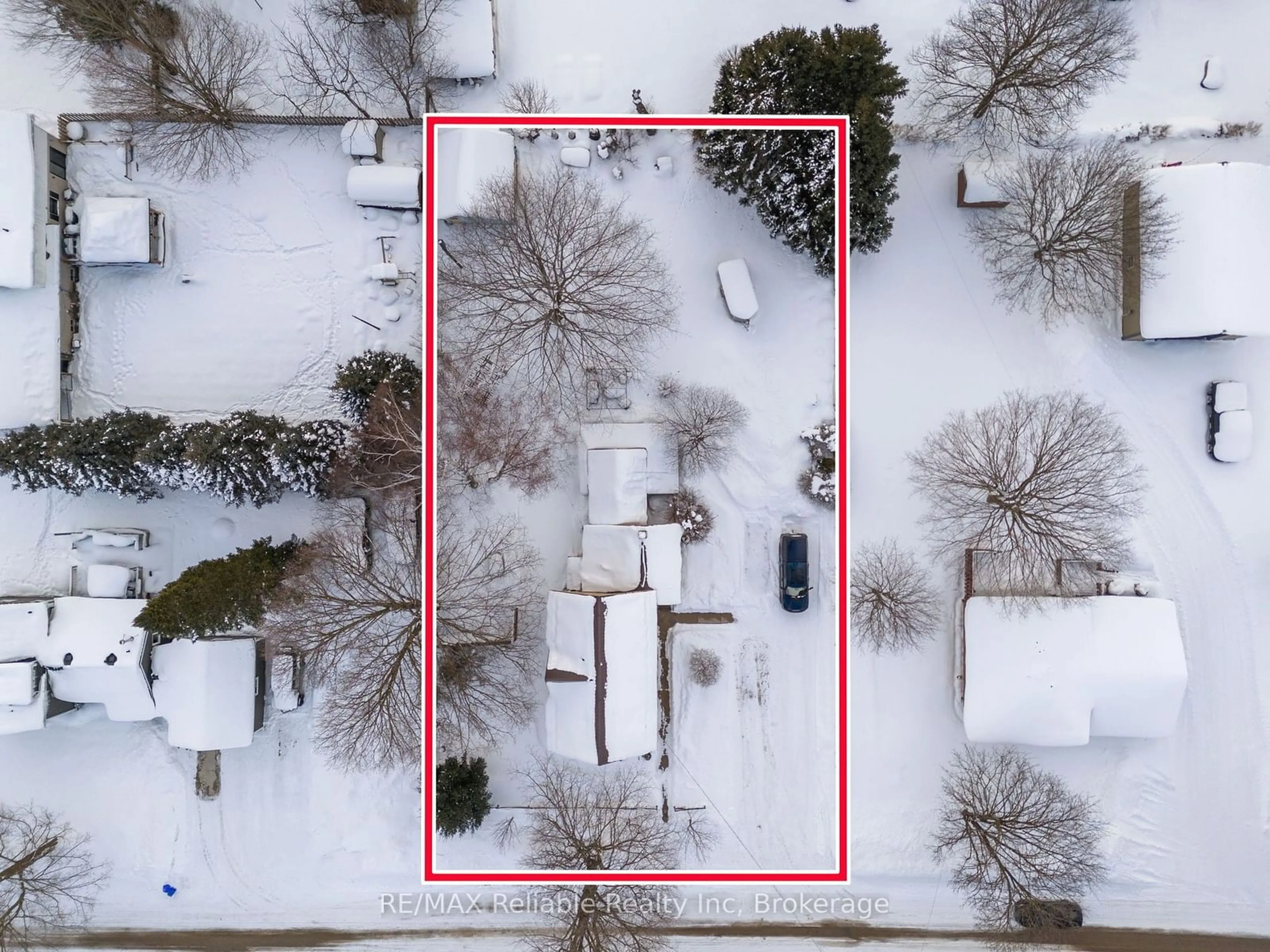 A pic from outside/outdoor area/front of a property/back of a property/a pic from drone, street for 293 Drummond St, North Huron Ontario N0M 1H0