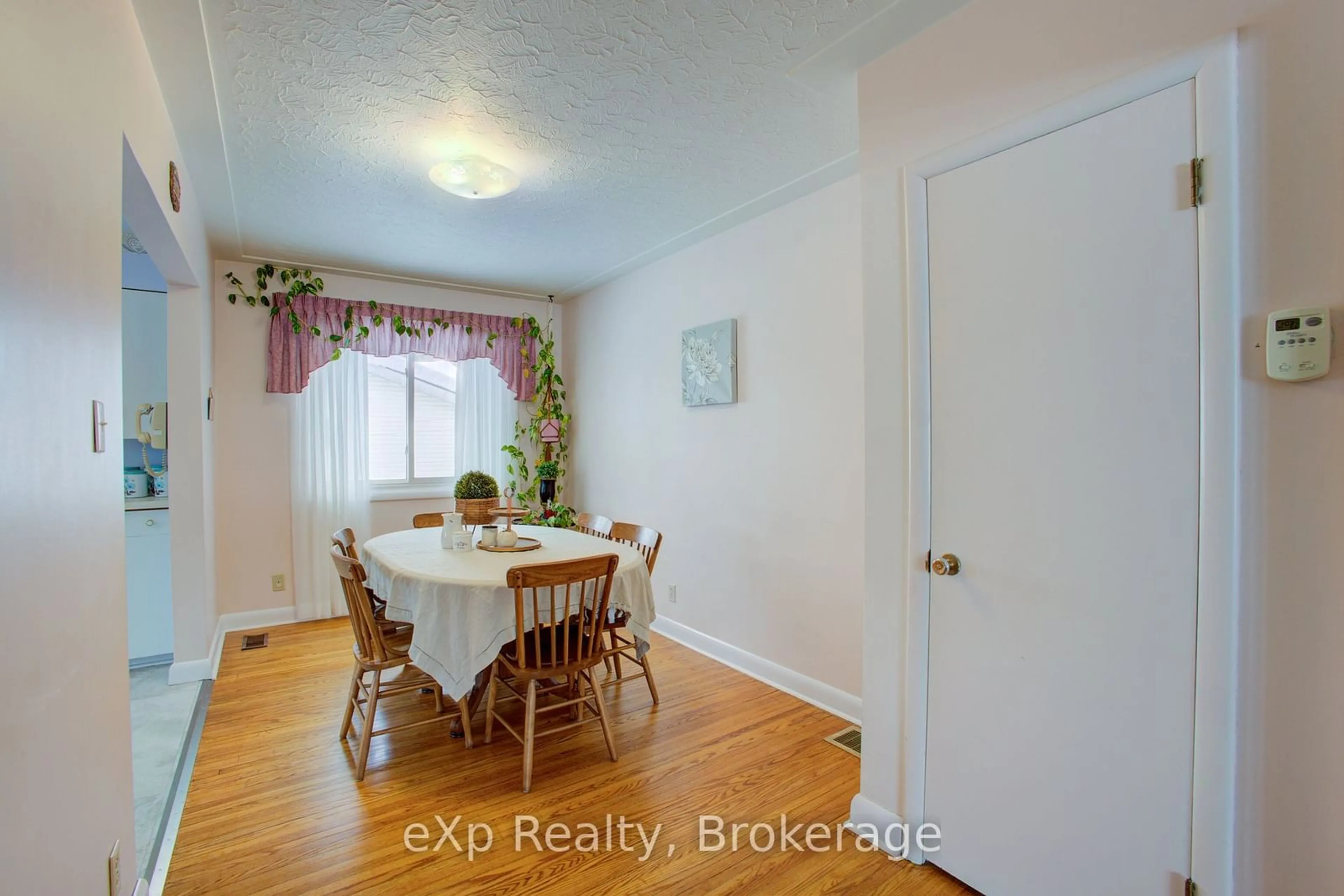 Dining room, unknown for 318 Leopold St, North Huron Ontario N0G 2W0