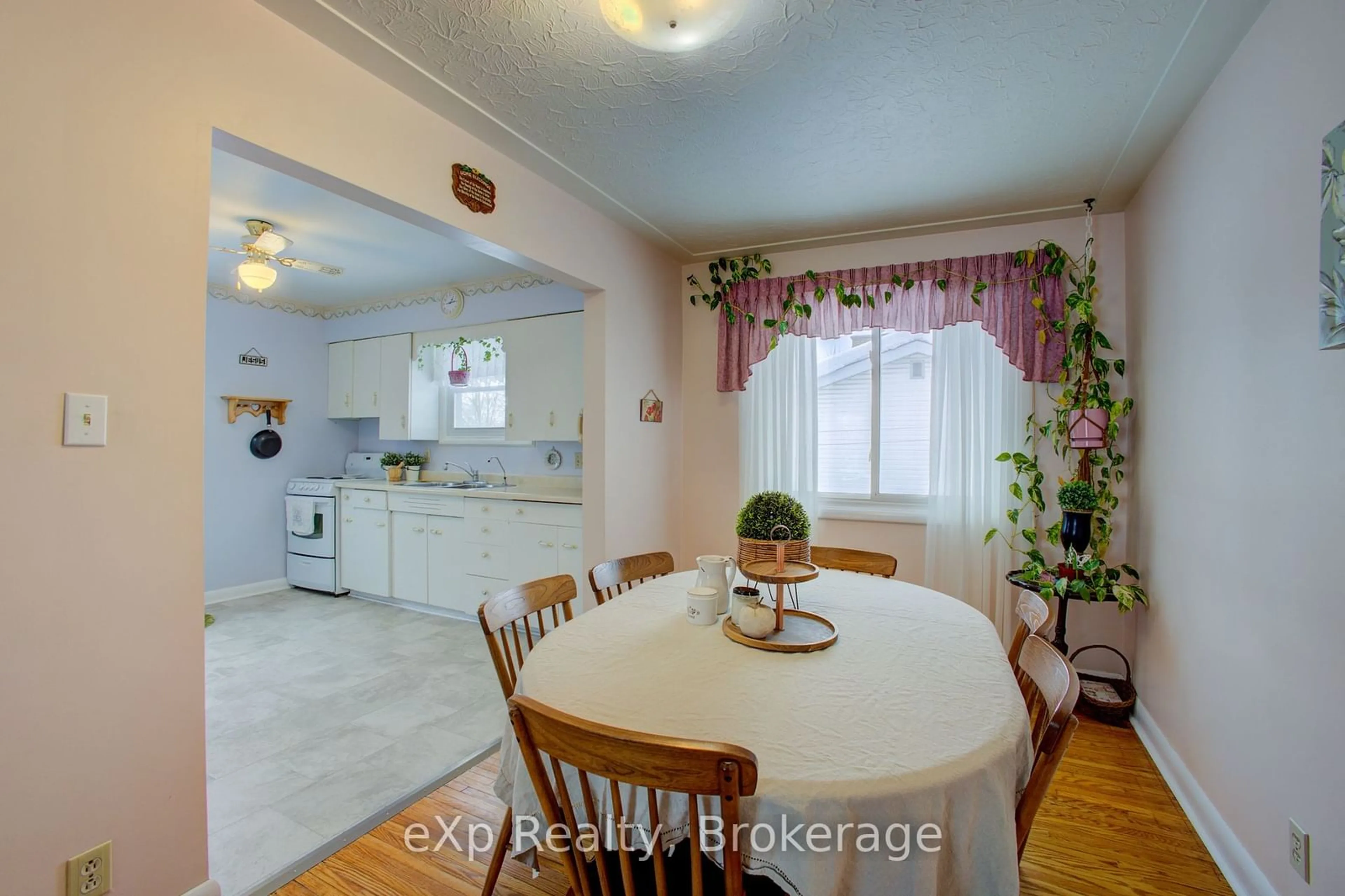 Dining room, ceramic/tile floor for 318 Leopold St, North Huron Ontario N0G 2W0