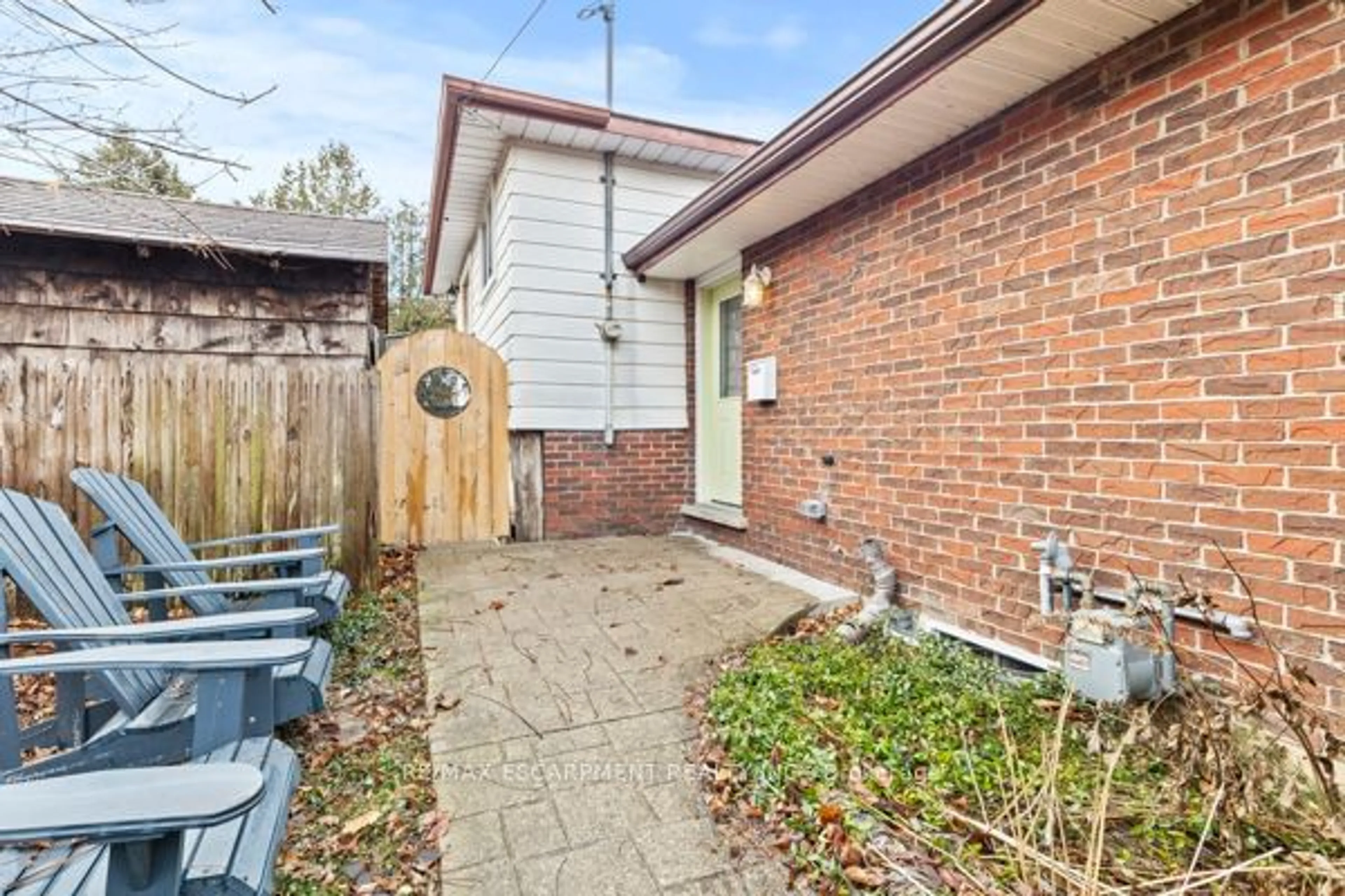 Patio, street for 1 Glendee Crt, Hamilton Ontario L8K 3J7