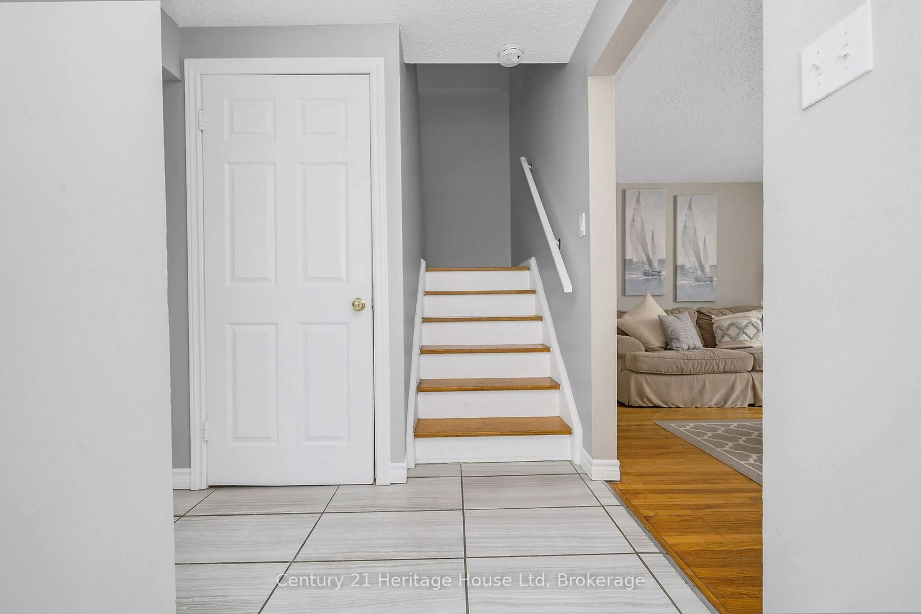 Indoor entryway for 174 Hadati Rd, Guelph Ontario N1E 6N6