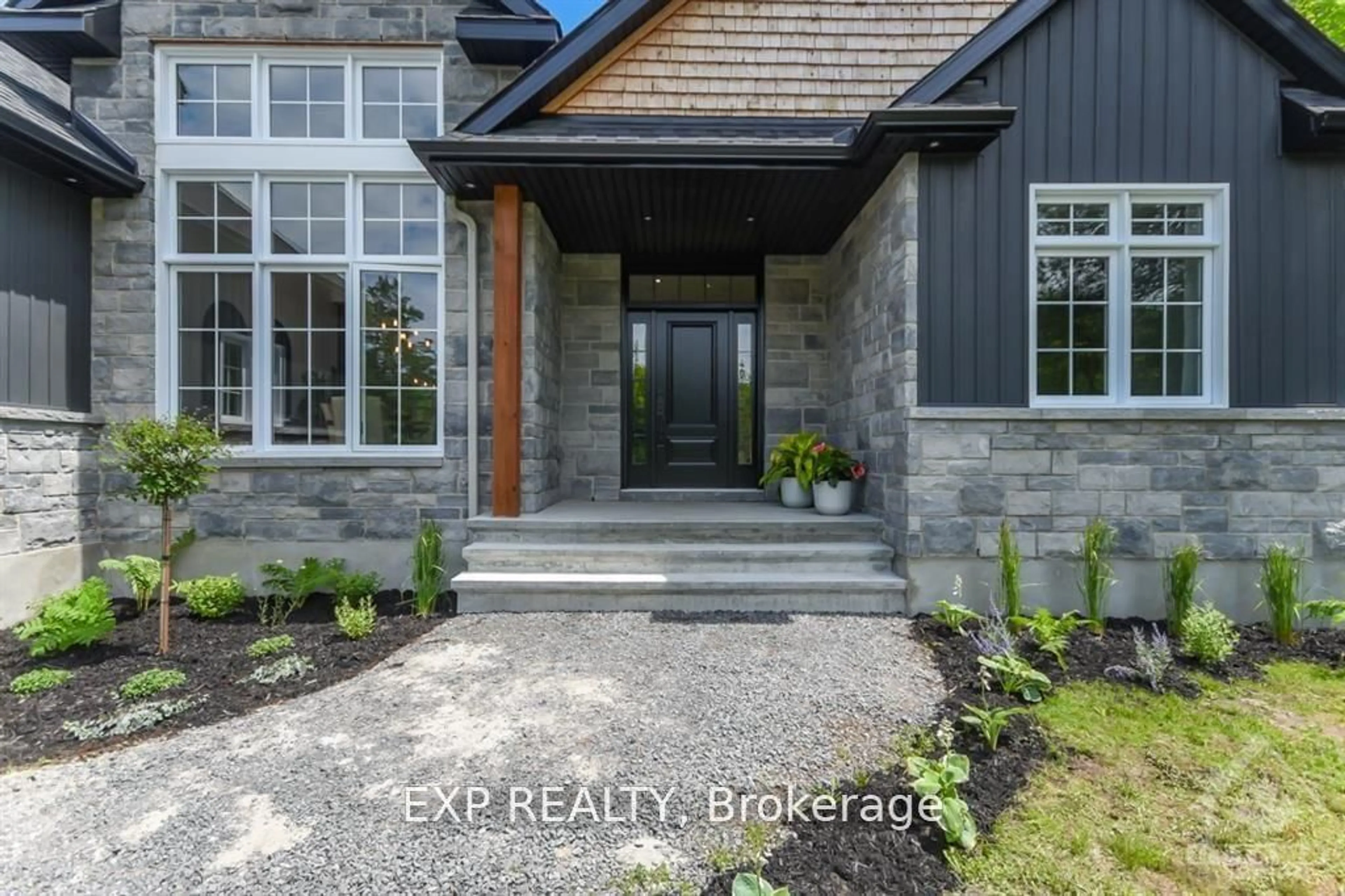 Indoor entryway for 1579 ROLLIN Rd, Clarence-Rockland Ontario K0A 3N0