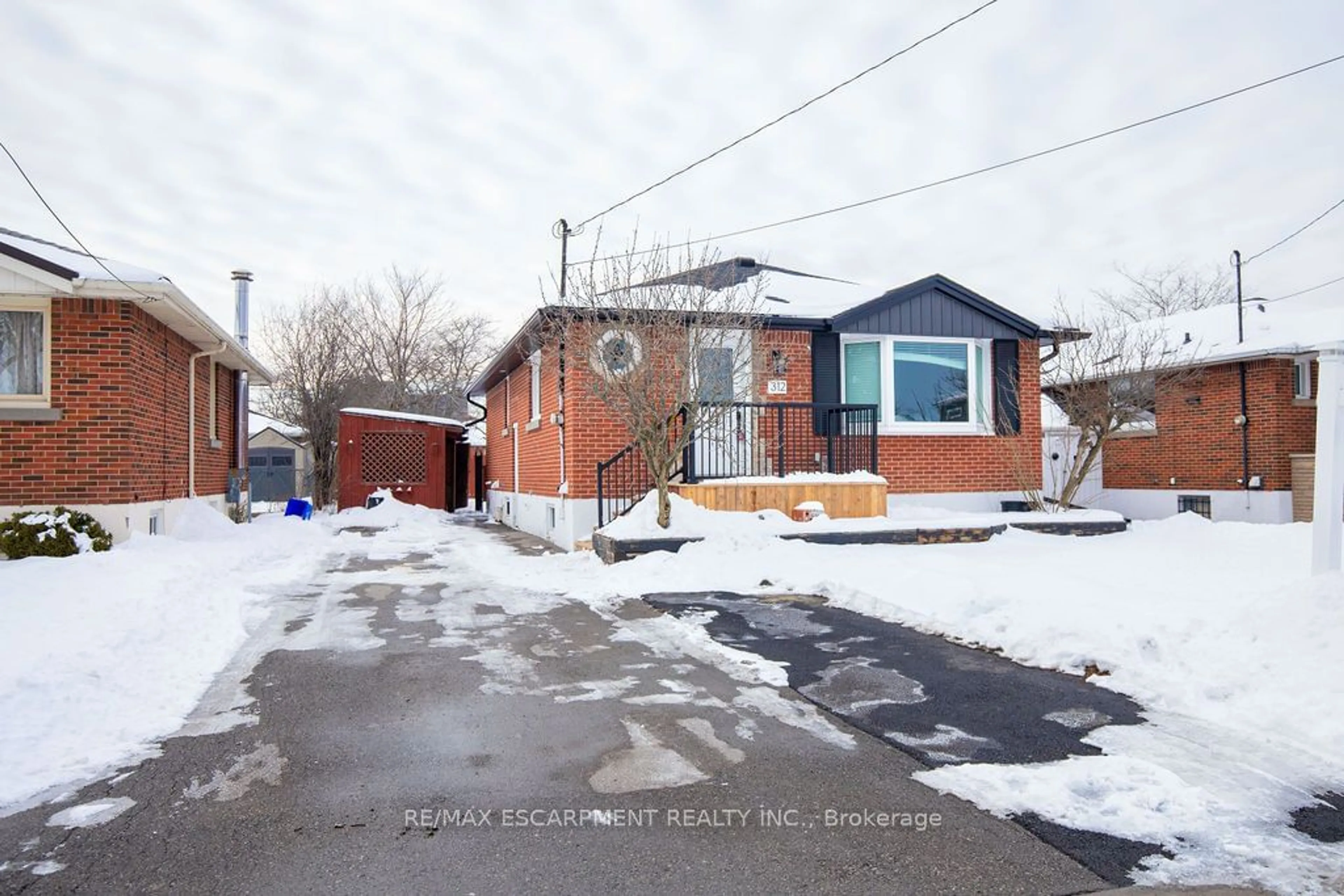 Home with brick exterior material, street for 312 East 45th St, Hamilton Ontario L8T 3K8