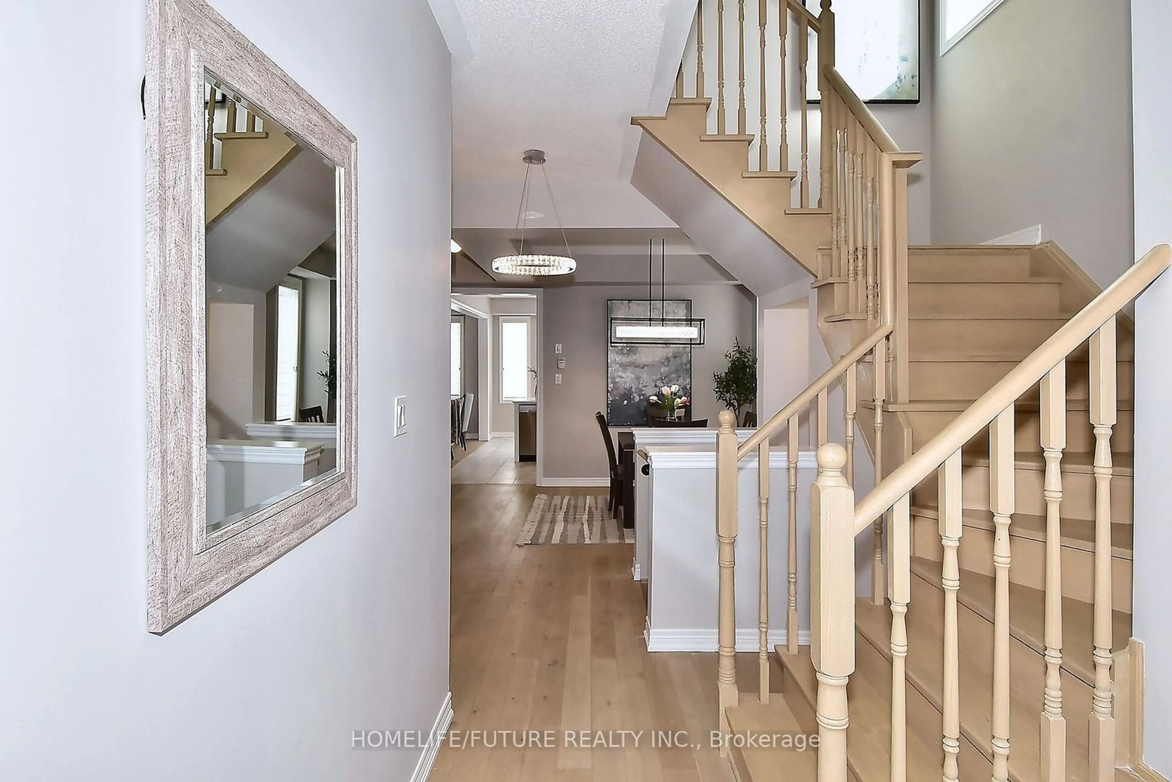 Indoor entryway for 656 Lemay Grve, Peterborough Ontario K9K 0H8