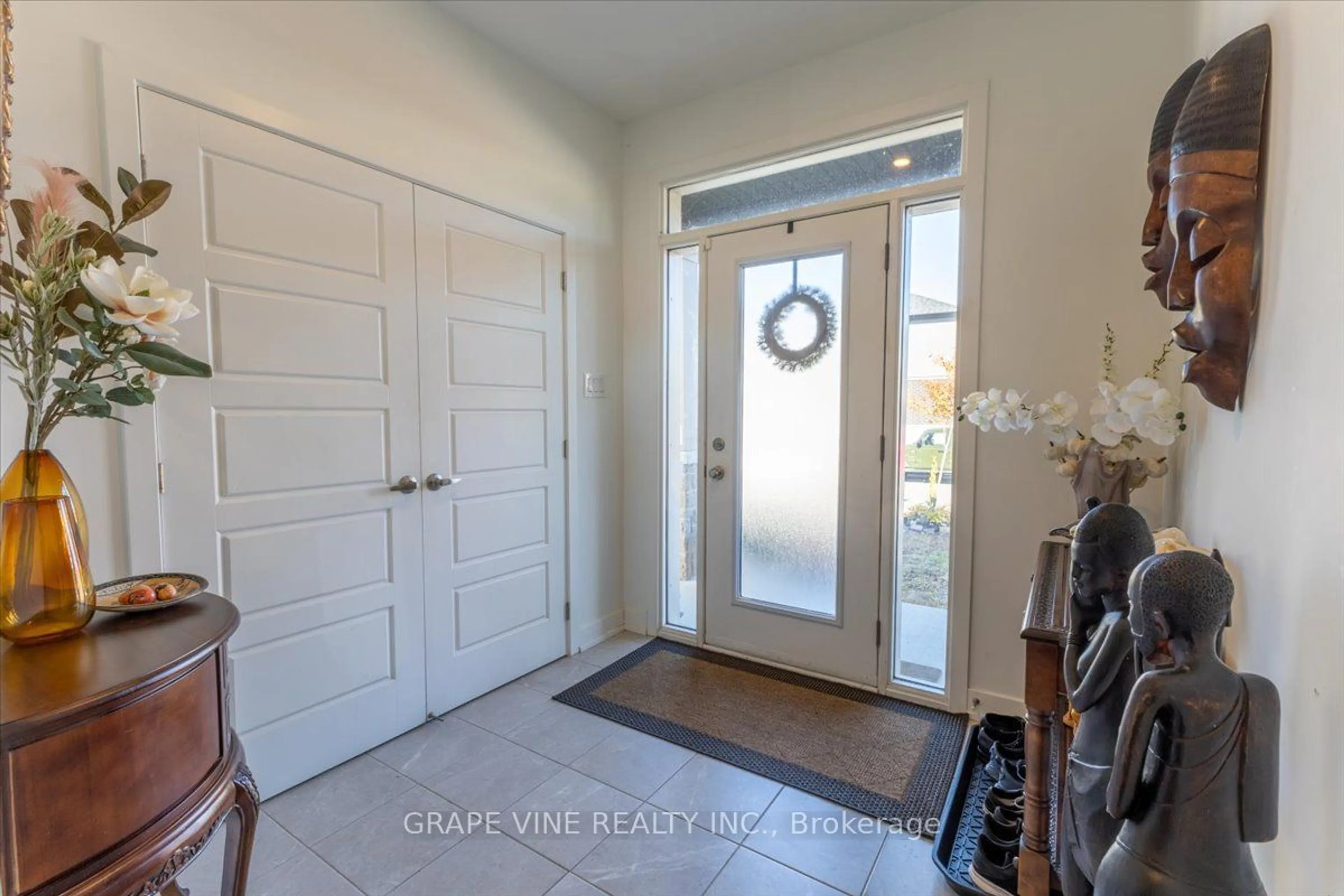 Indoor entryway for 775 Wooler Pl, Leitrim Ontario K1T 0V3