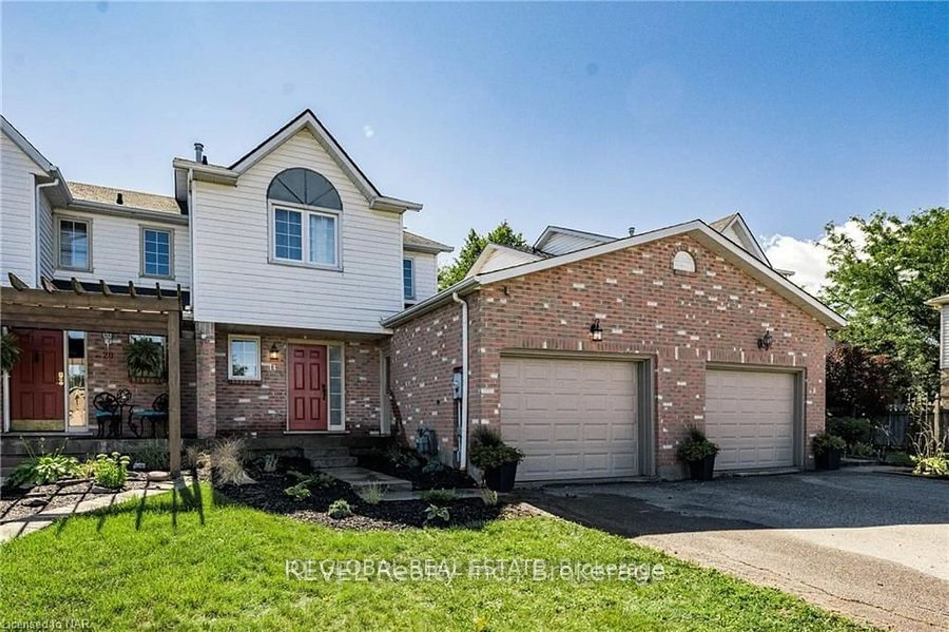 Home with brick exterior material, street for 14 Buss Crt, Thorold Ontario L2V 5B1