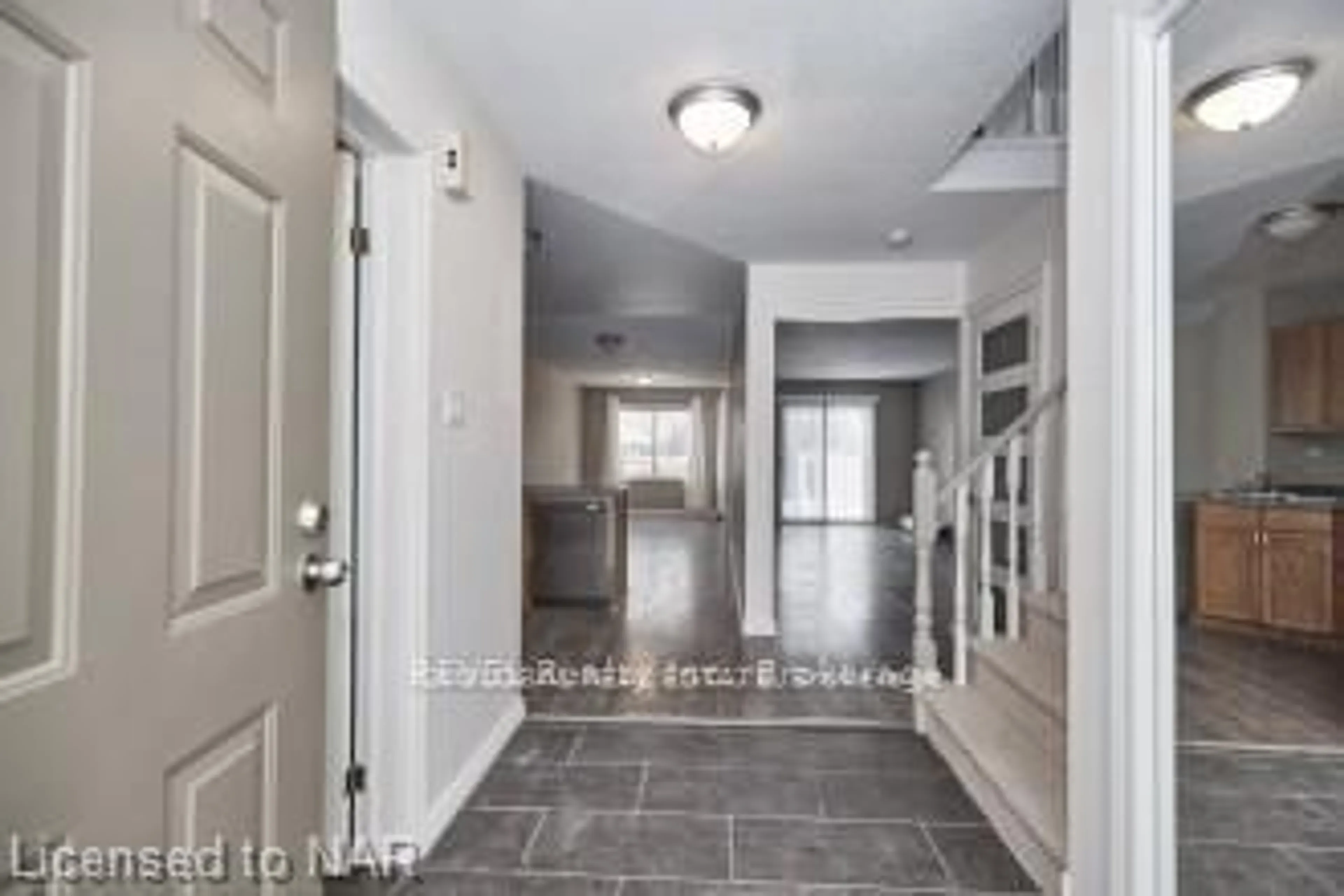 Indoor entryway for 14 Buss Crt, Thorold Ontario L2V 5B1