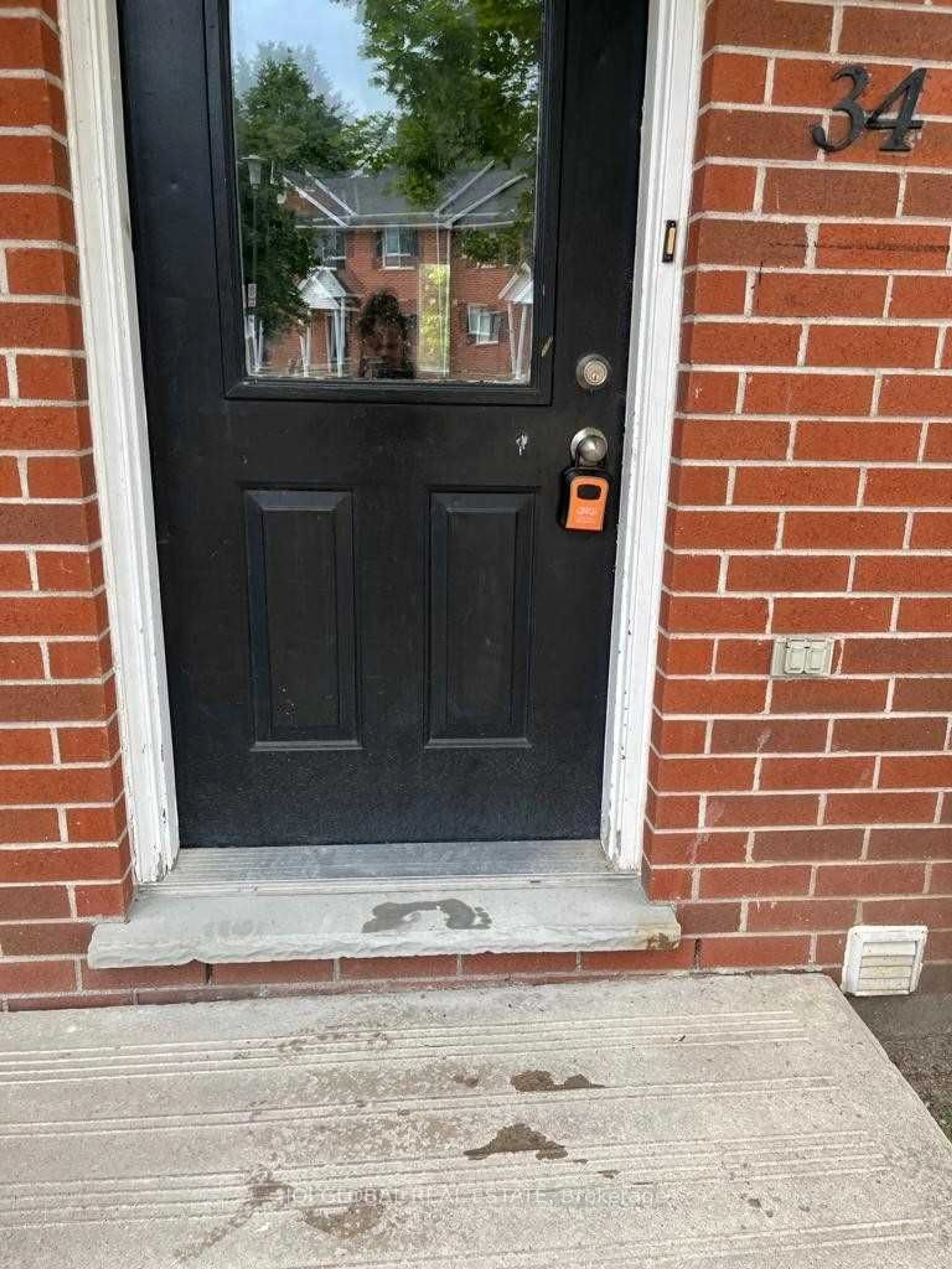 Indoor entryway for 190 Fleming Dr #34, London Ontario N5V 5B8