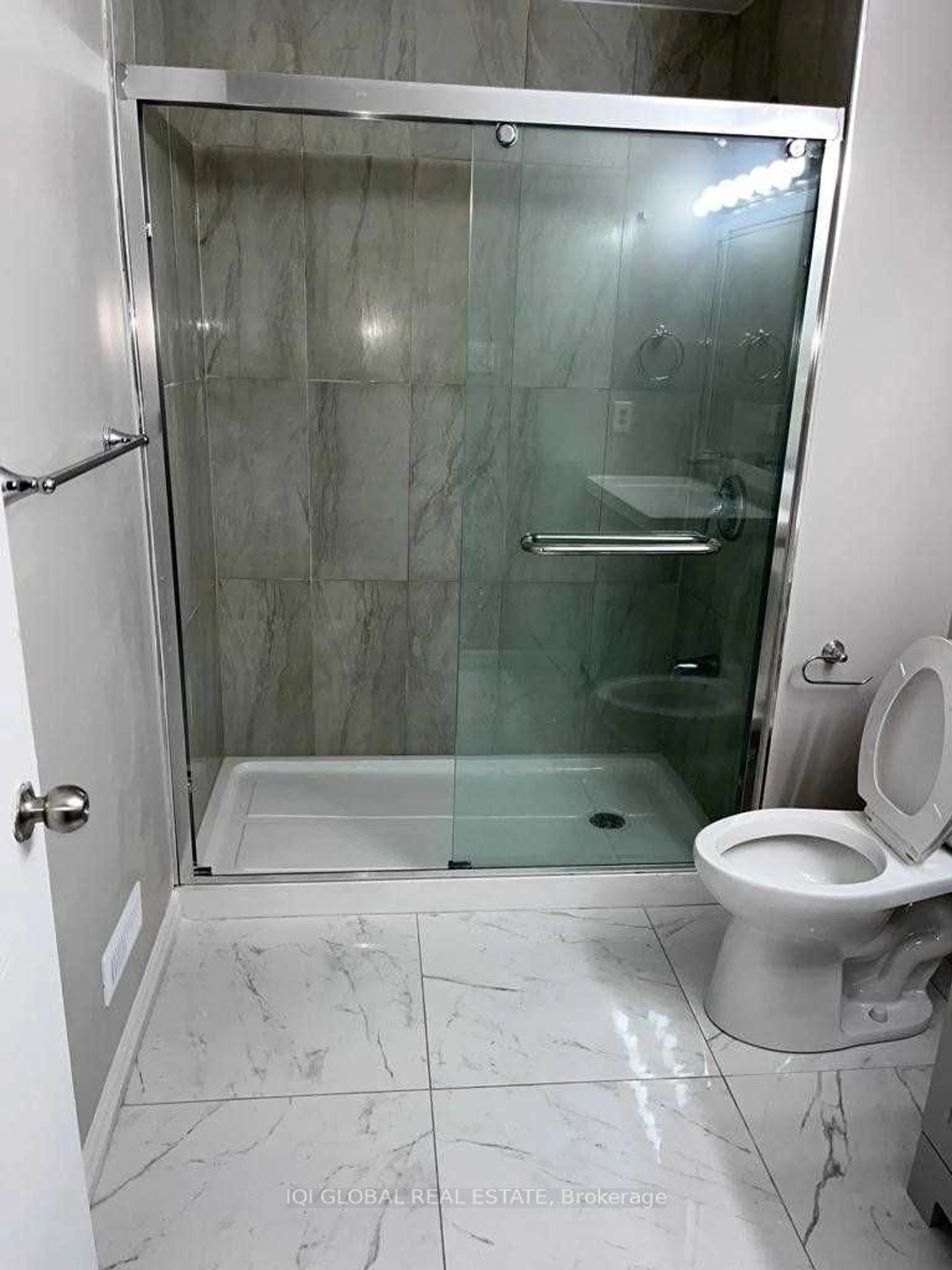 Standard bathroom, unknown for 190 Fleming Dr #34, London Ontario N5V 5B8