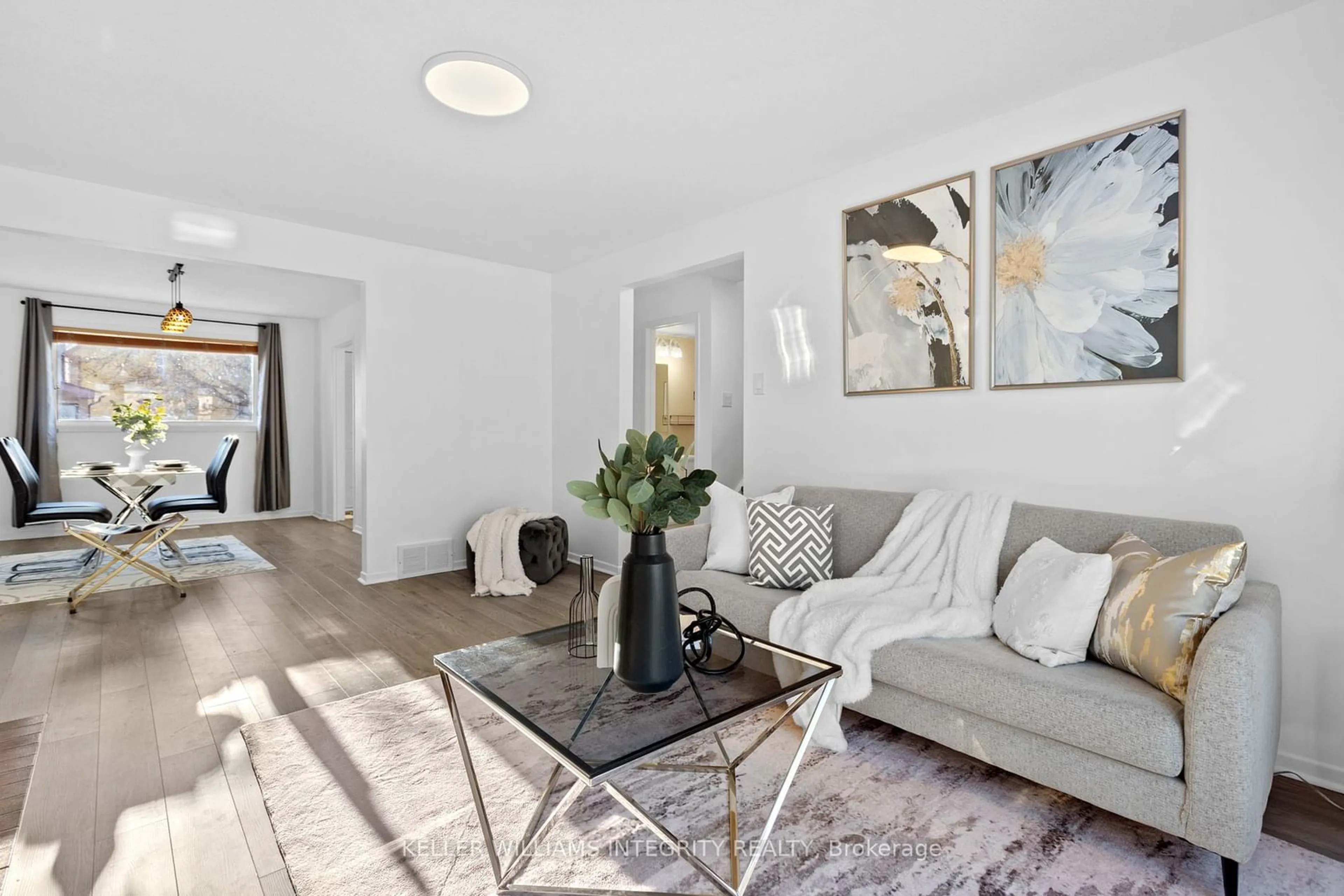 Living room with furniture, unknown for 20 Gillespie Cres, Hunt Club - Windsor Park Village and Area Ontario K1V 9X8