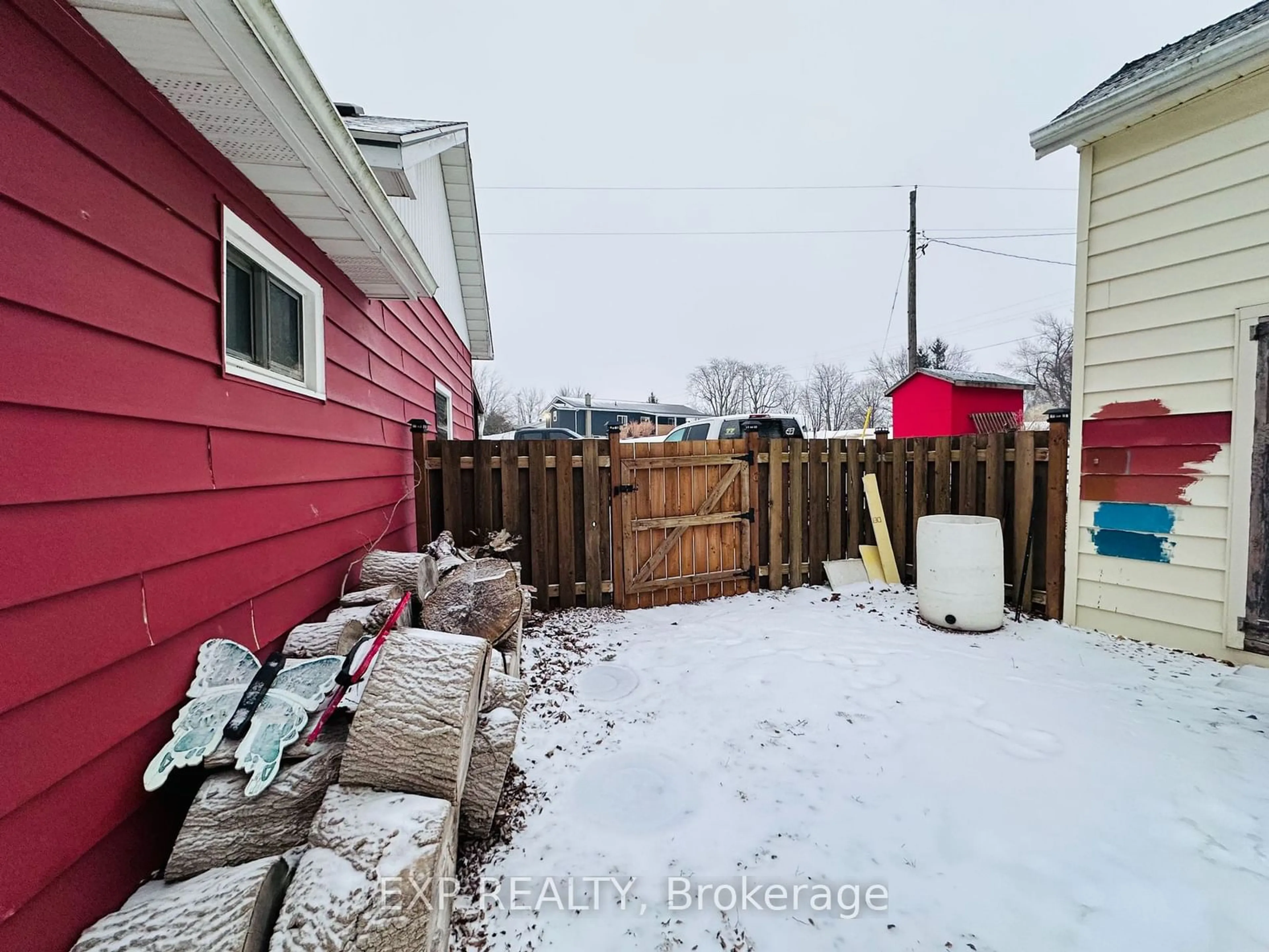 Patio, street for 19454 John St, Chatham-Kent Ontario N0P 1E0