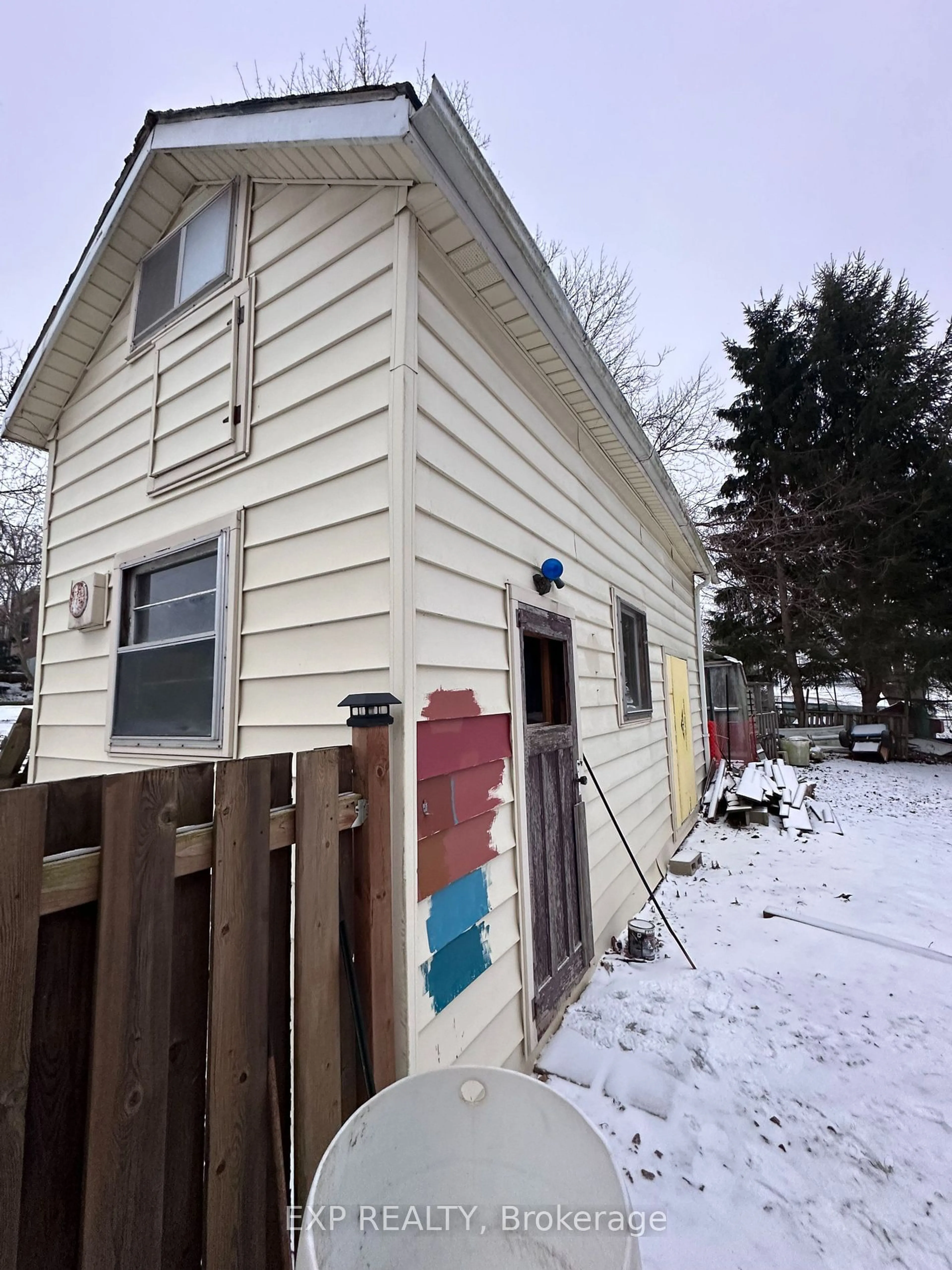 Shed for 19454 John St, Chatham-Kent Ontario N0P 1E0