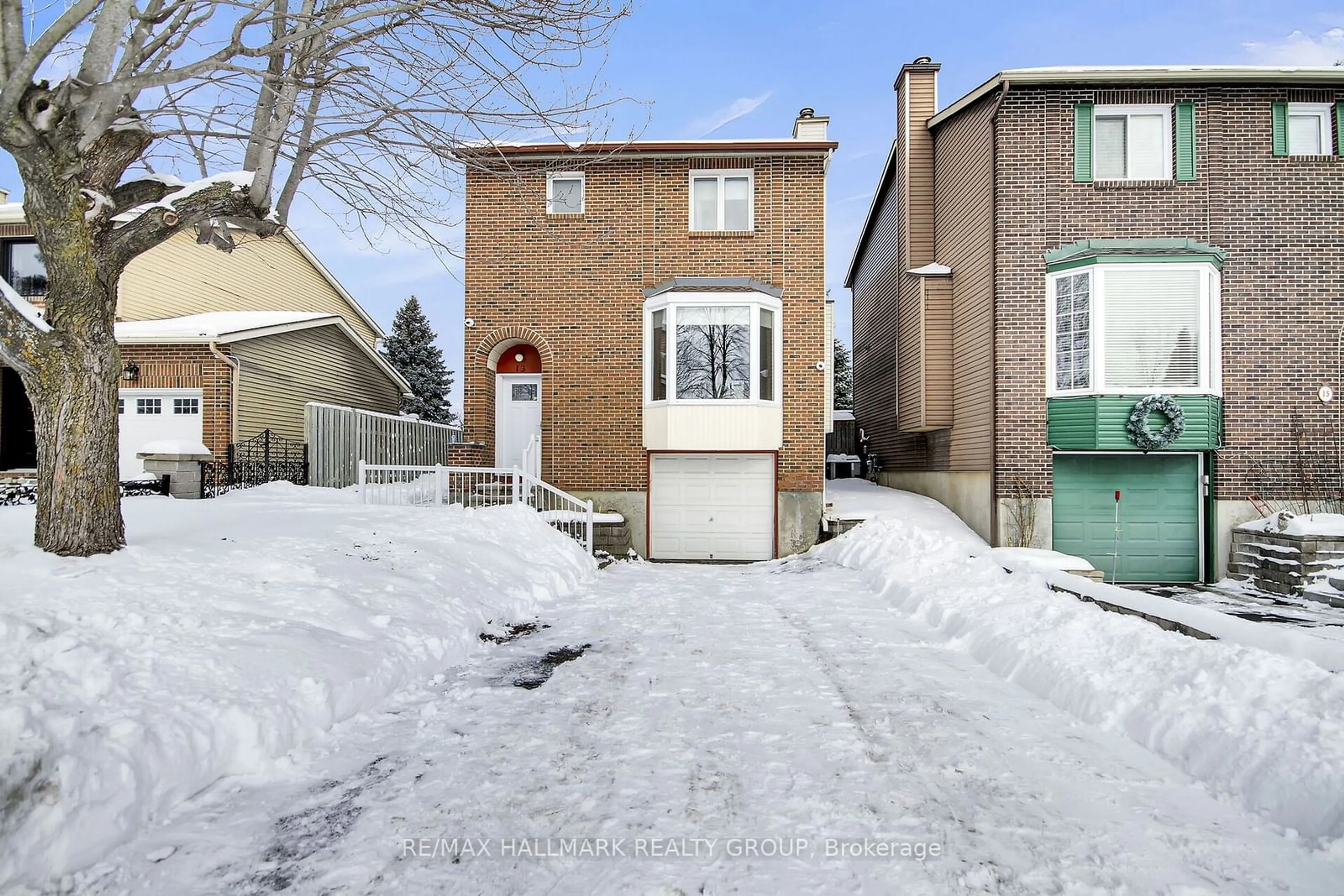 A pic from outside/outdoor area/front of a property/back of a property/a pic from drone, street for 13 Coolspring Cres, Cityview - Parkwoods Hills - Rideau Shore Ontario K2E 7M7