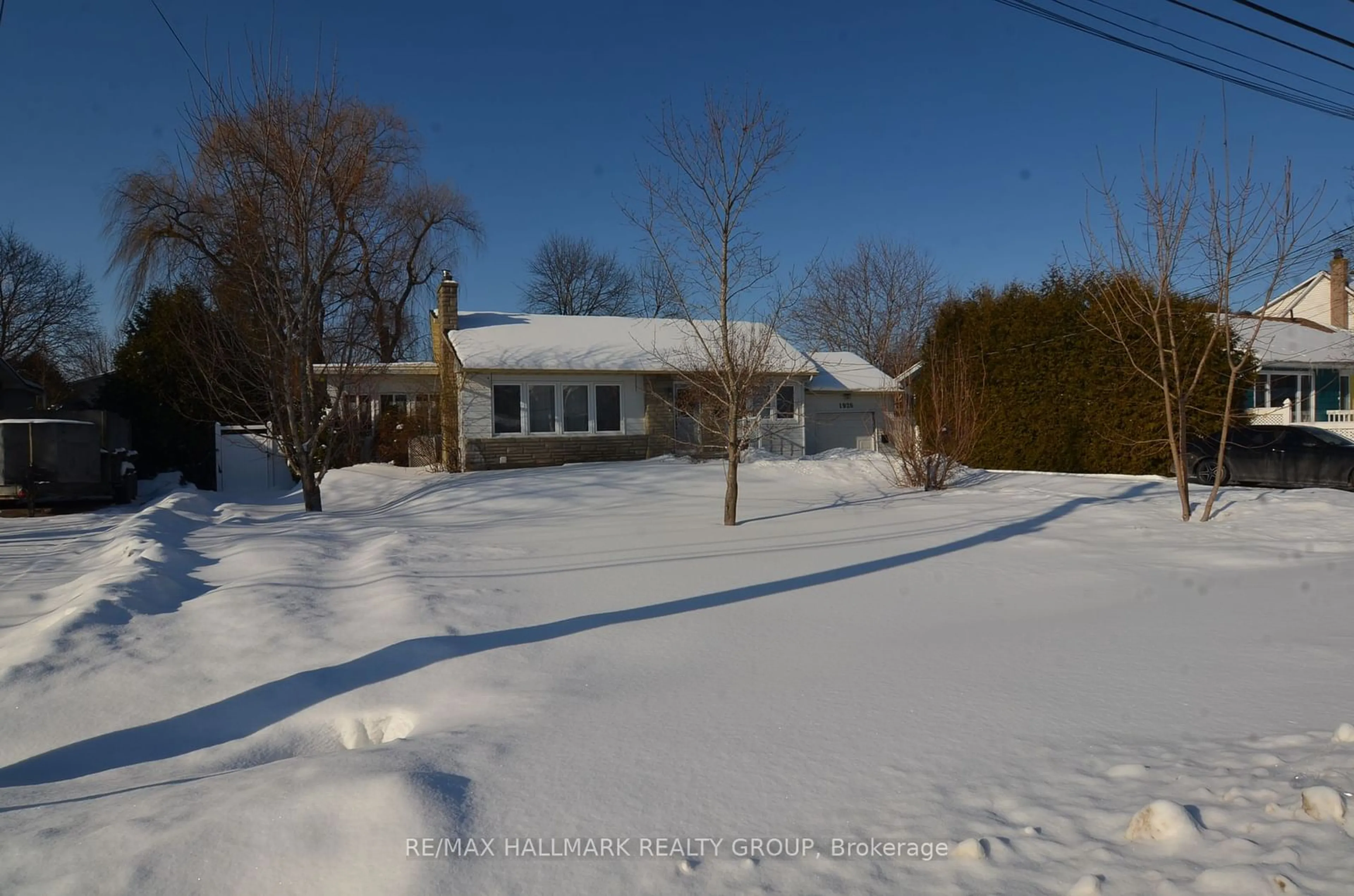 A pic from outside/outdoor area/front of a property/back of a property/a pic from drone, street for 1926 Belcourt Blvd, Orleans Ontario K1C 1M5