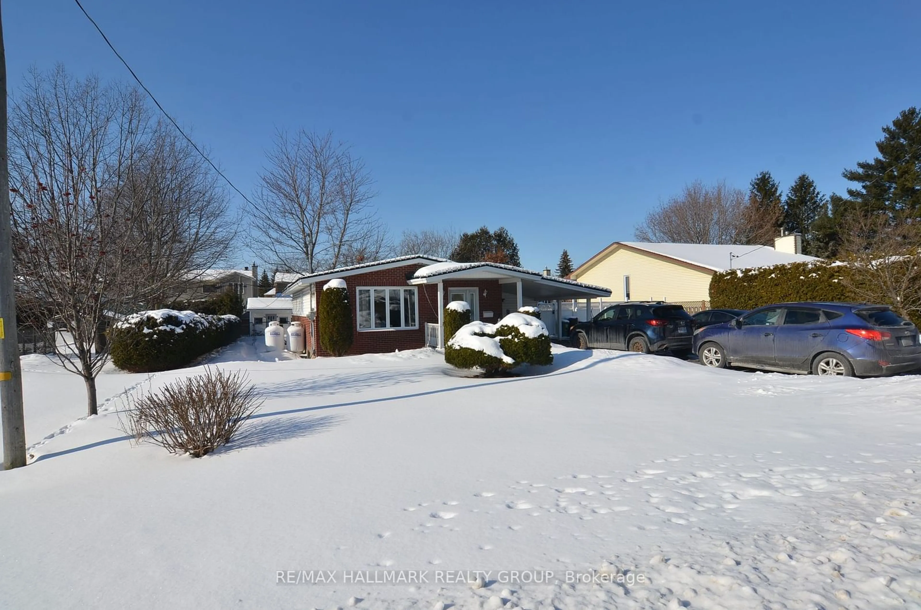 A pic from outside/outdoor area/front of a property/back of a property/a pic from drone, street for 2176 Boyer Rd, Orleans - Convent Glen and Area Ontario K1C 1R4