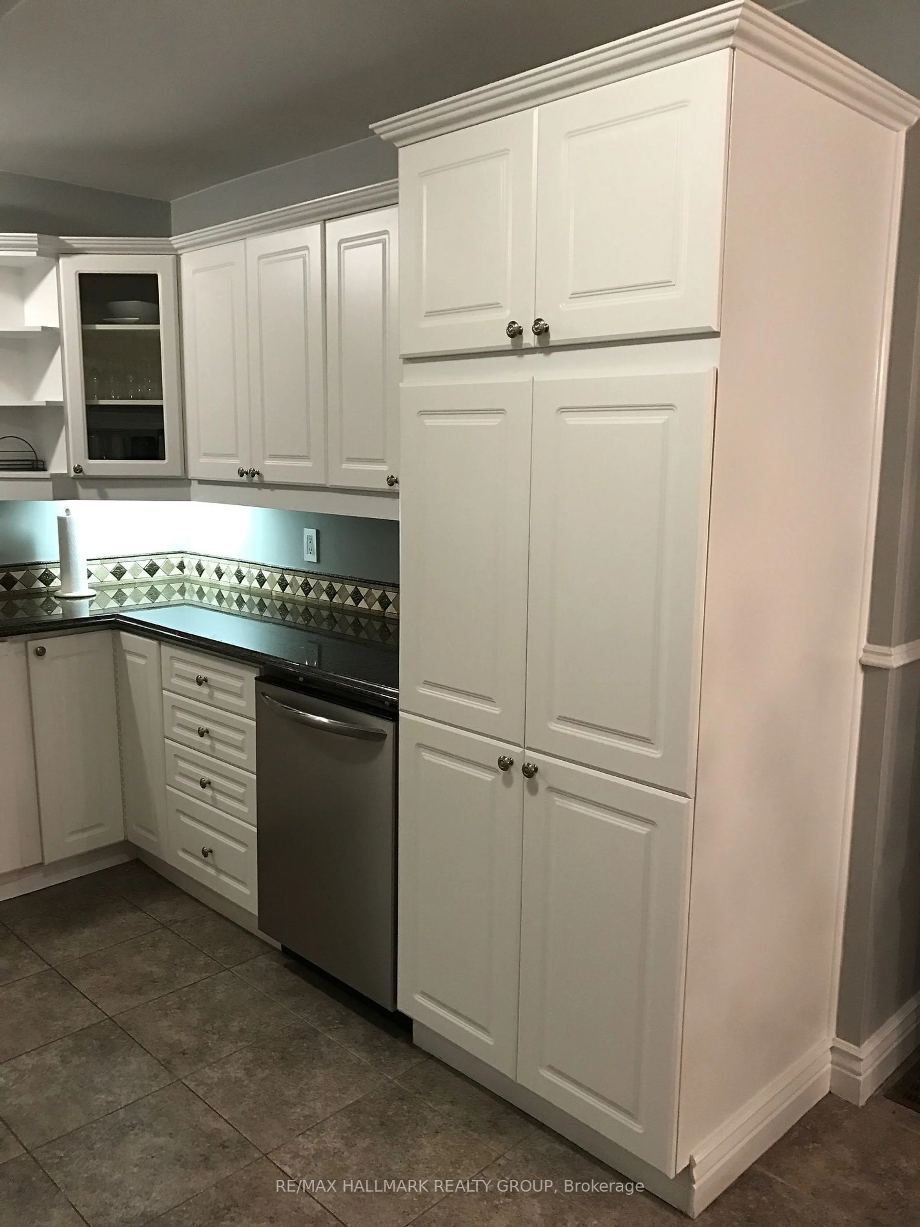 Standard kitchen, ceramic/tile floor for 2176 Boyer Rd, Orleans - Convent Glen and Area Ontario K1C 1R4