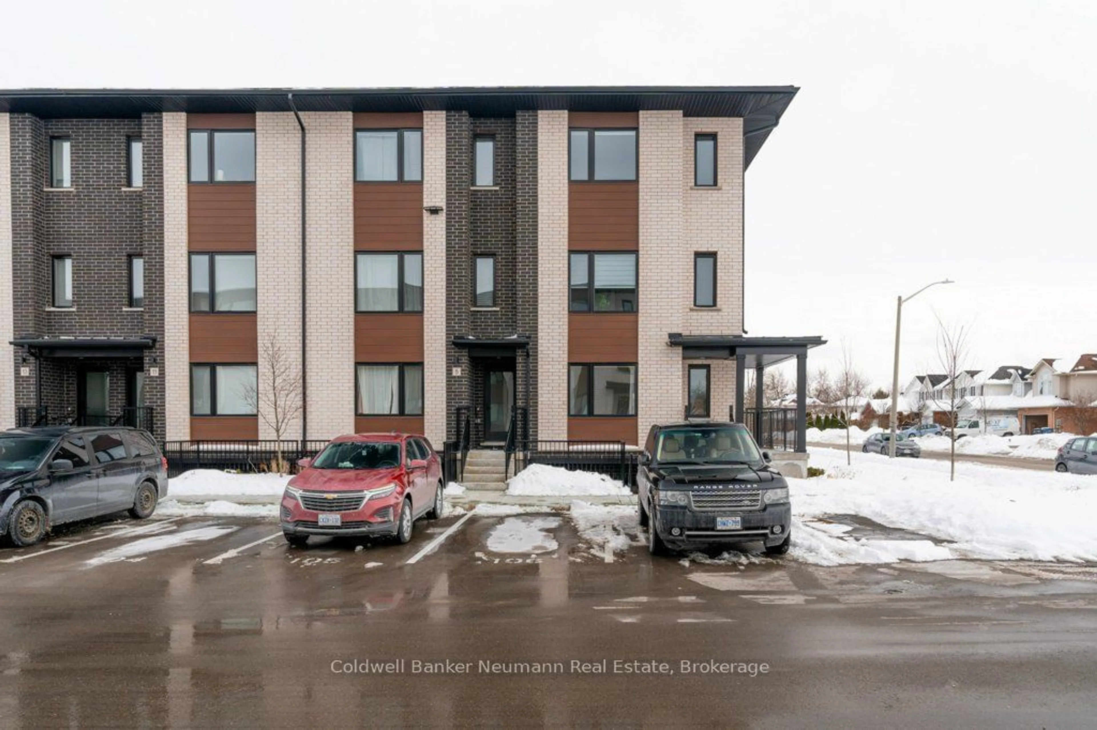 Indoor foyer for 1 Lily Lane, Guelph Ontario N1L 0R2