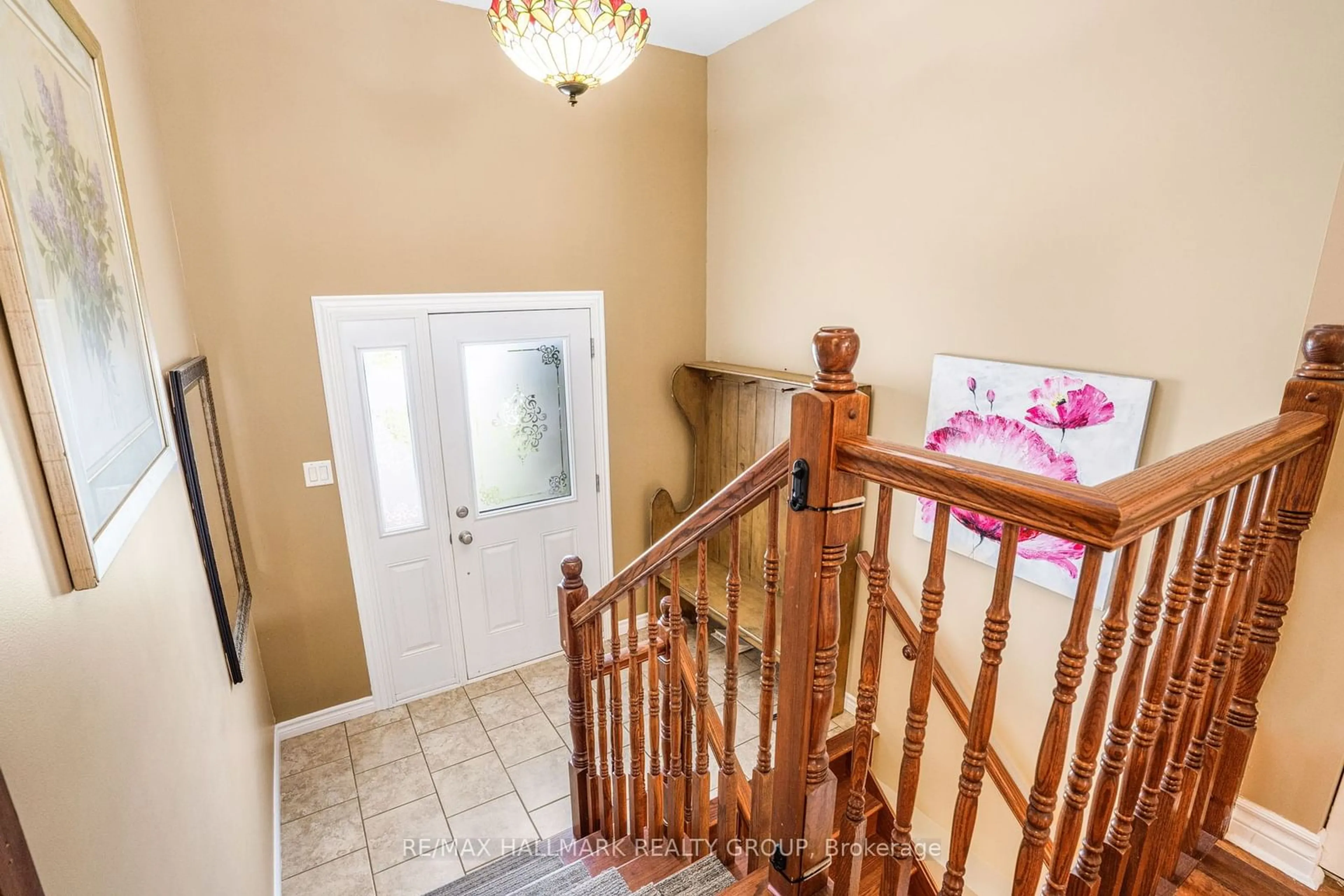 Indoor foyer for 237 TRILLIUM St, Alfred and Plantagenet Ontario K0A 3K0