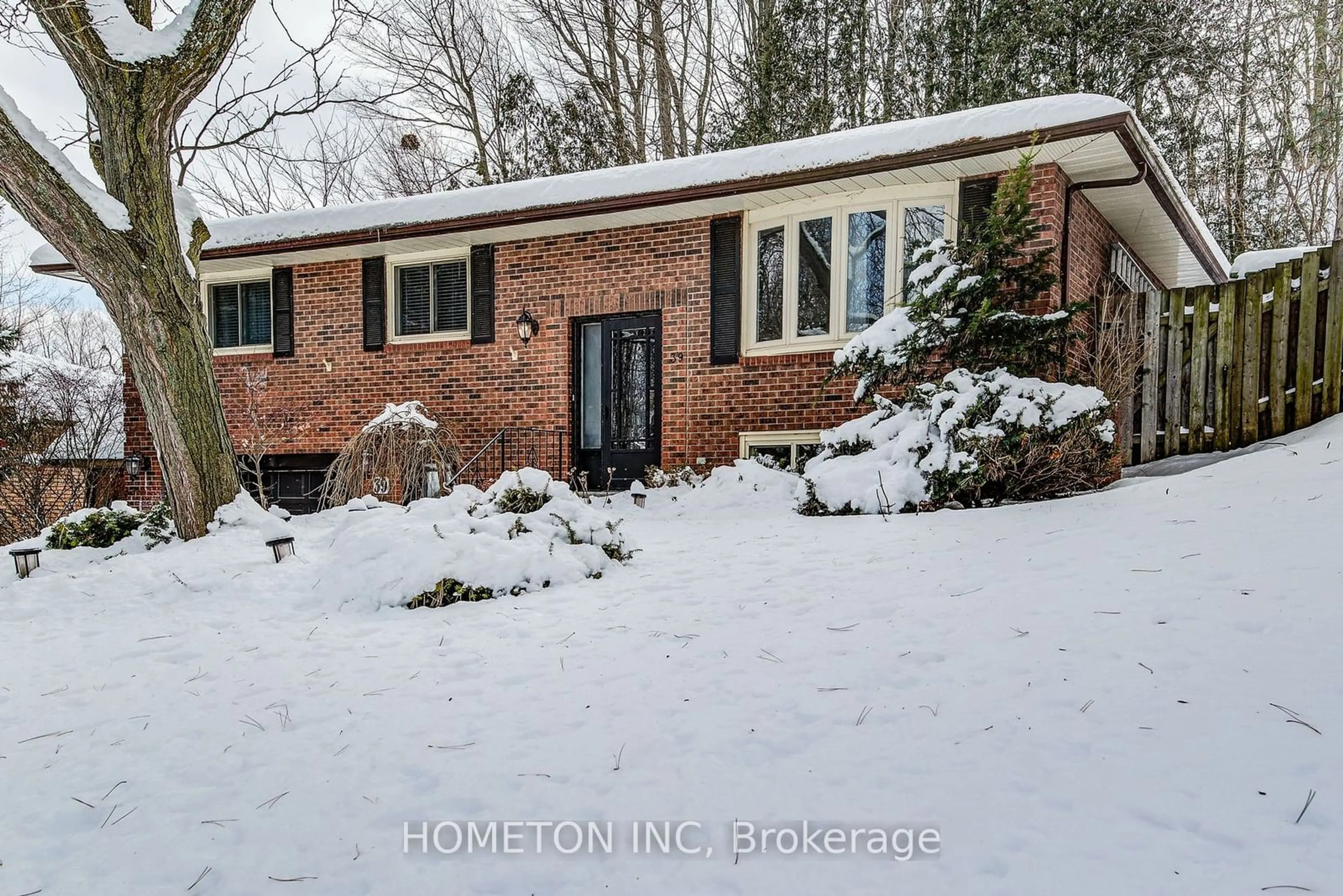 Home with brick exterior material, mountain view for 39 Gordon St, Cambridge Ontario N1S 4K7