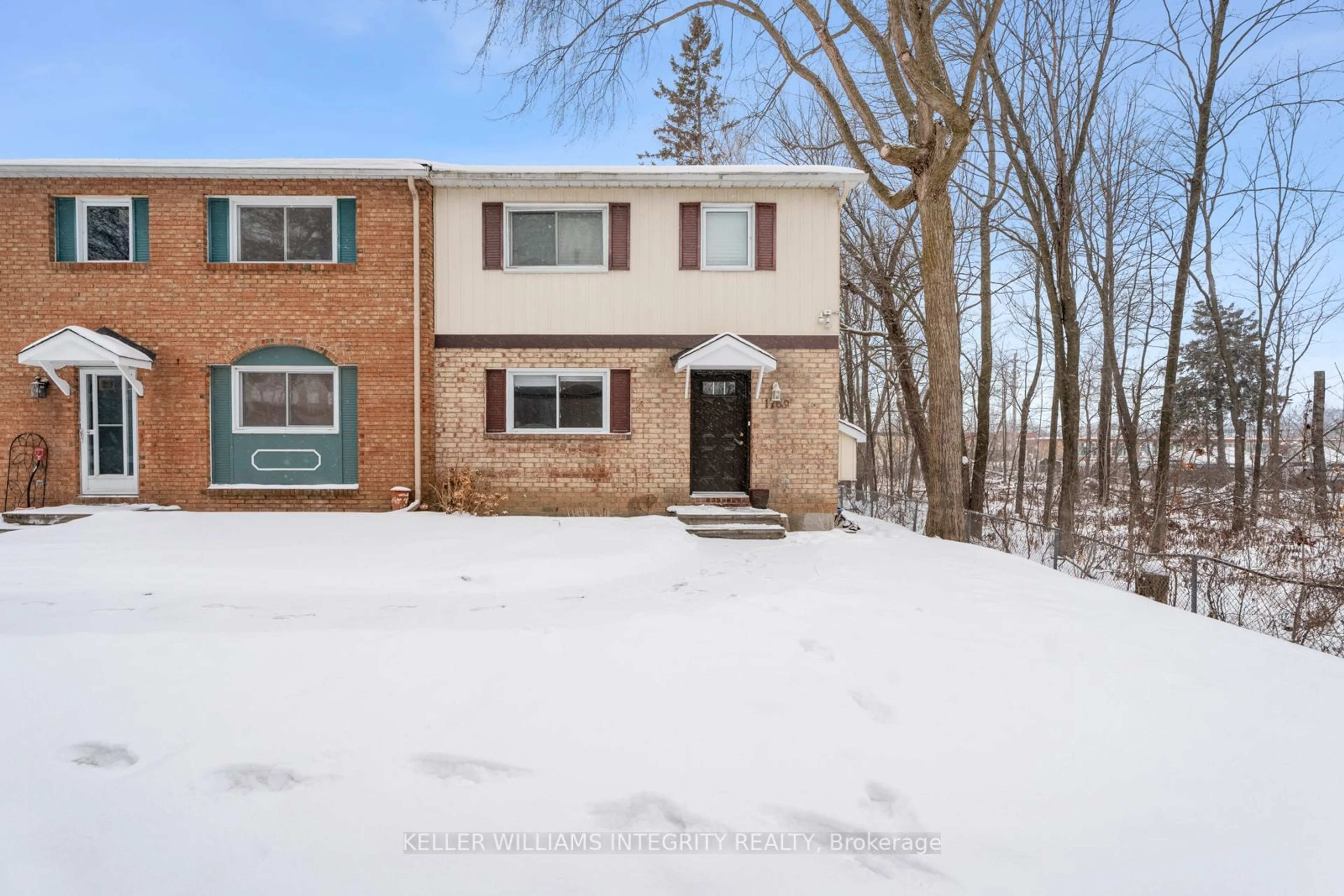 A pic from outside/outdoor area/front of a property/back of a property/a pic from drone, street for 1769 Bellmanor Crt, Blossom Park - Airport and Area Ontario K1T 2V6