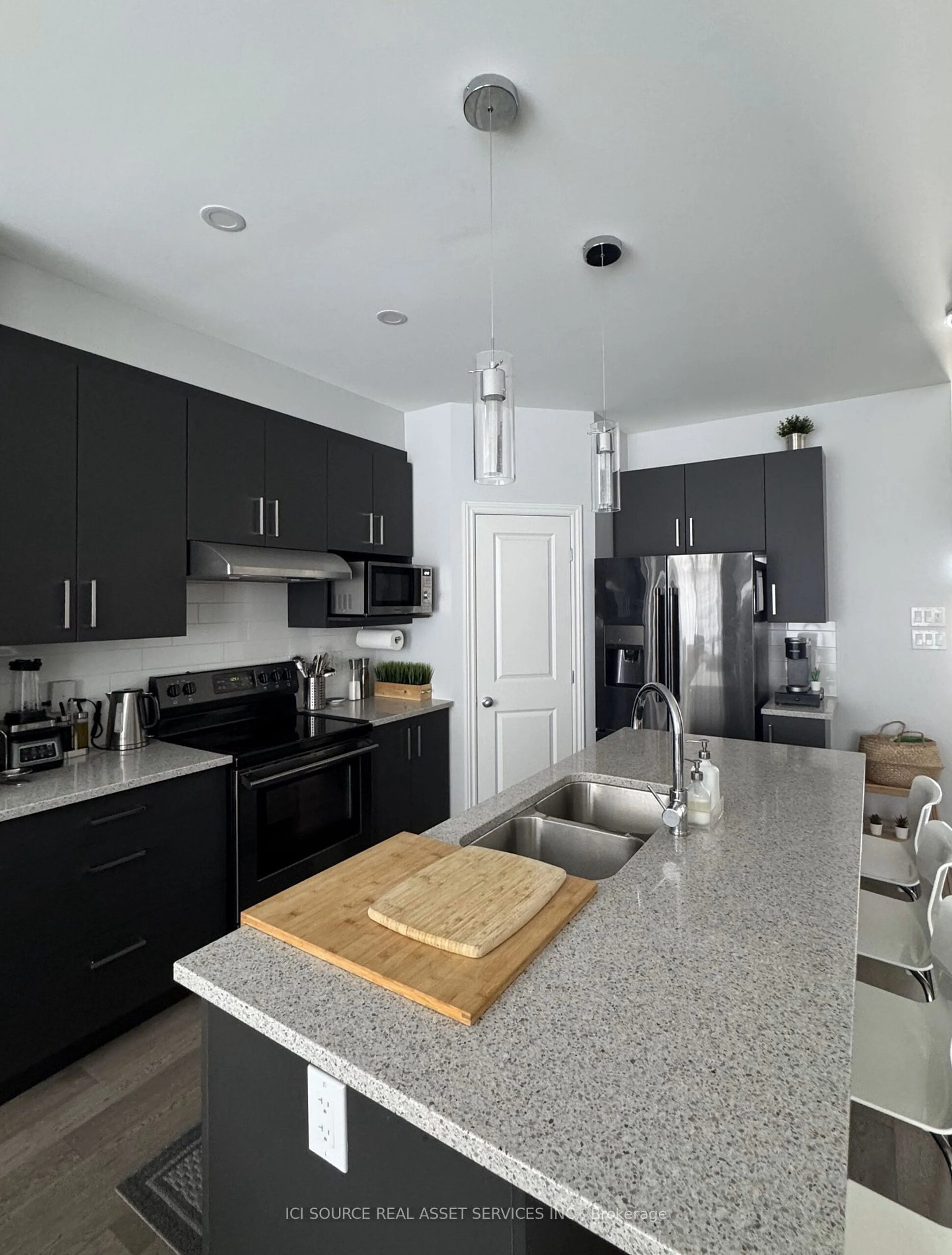 Contemporary kitchen, unknown for 887 Antonio Farley St, Orleans - Cumberland and Area Ontario K4A 5K1