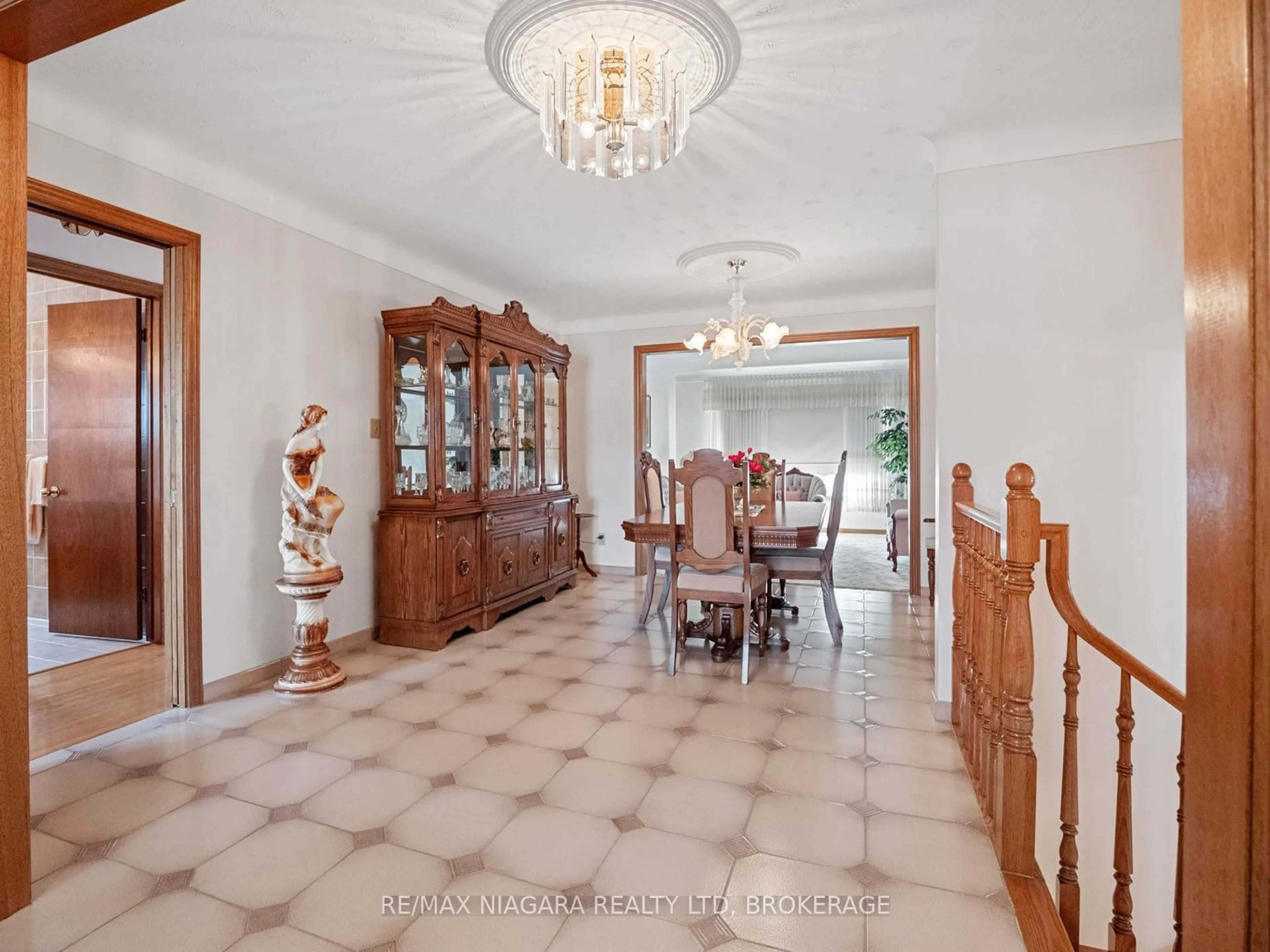 Dining room, ceramic/tile floor for 349 Albany St, Fort Erie Ontario L2A 6C6