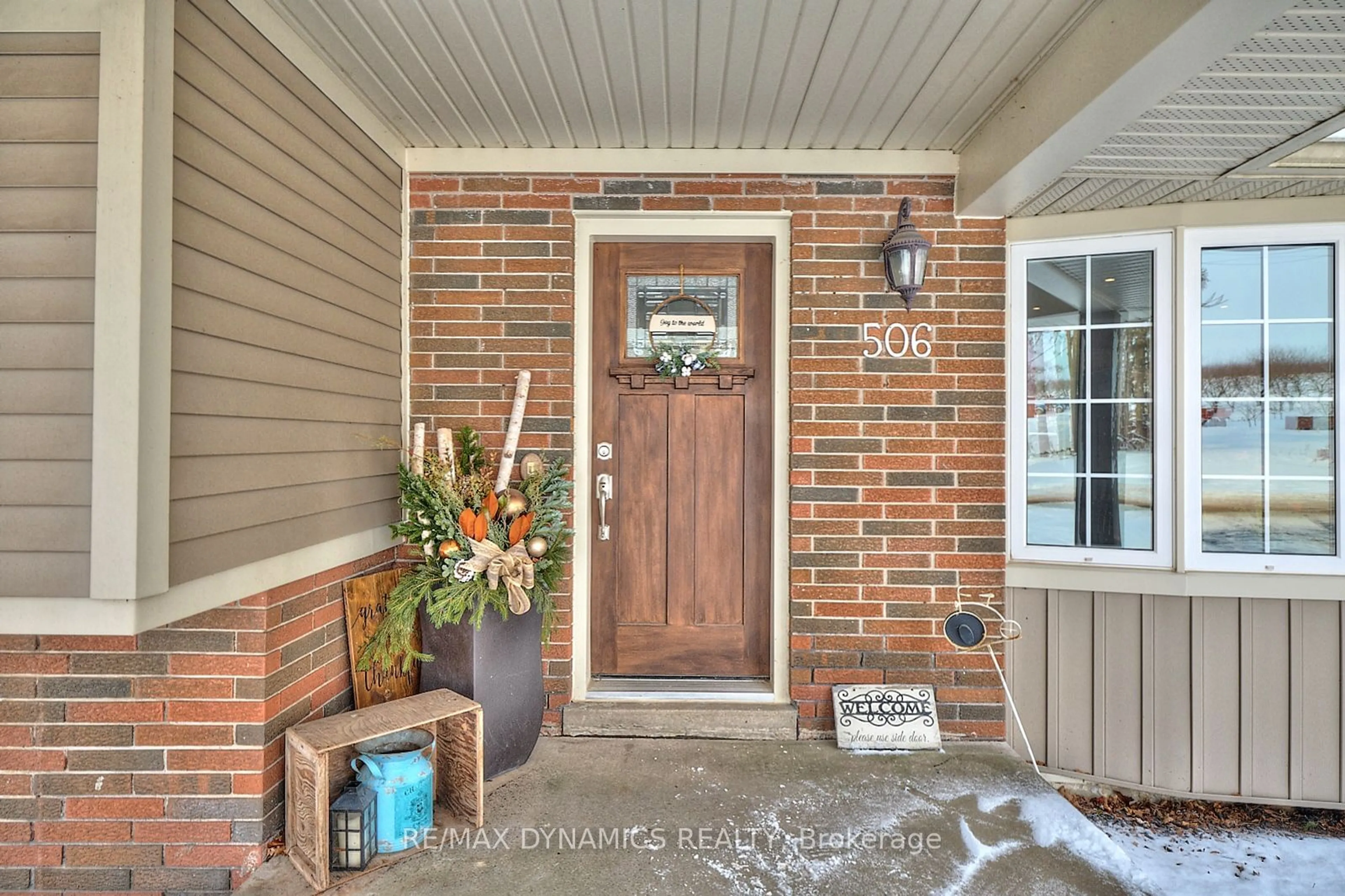 Indoor entryway for 506 Memorial Dr, Pelham Ontario L0S 1C0