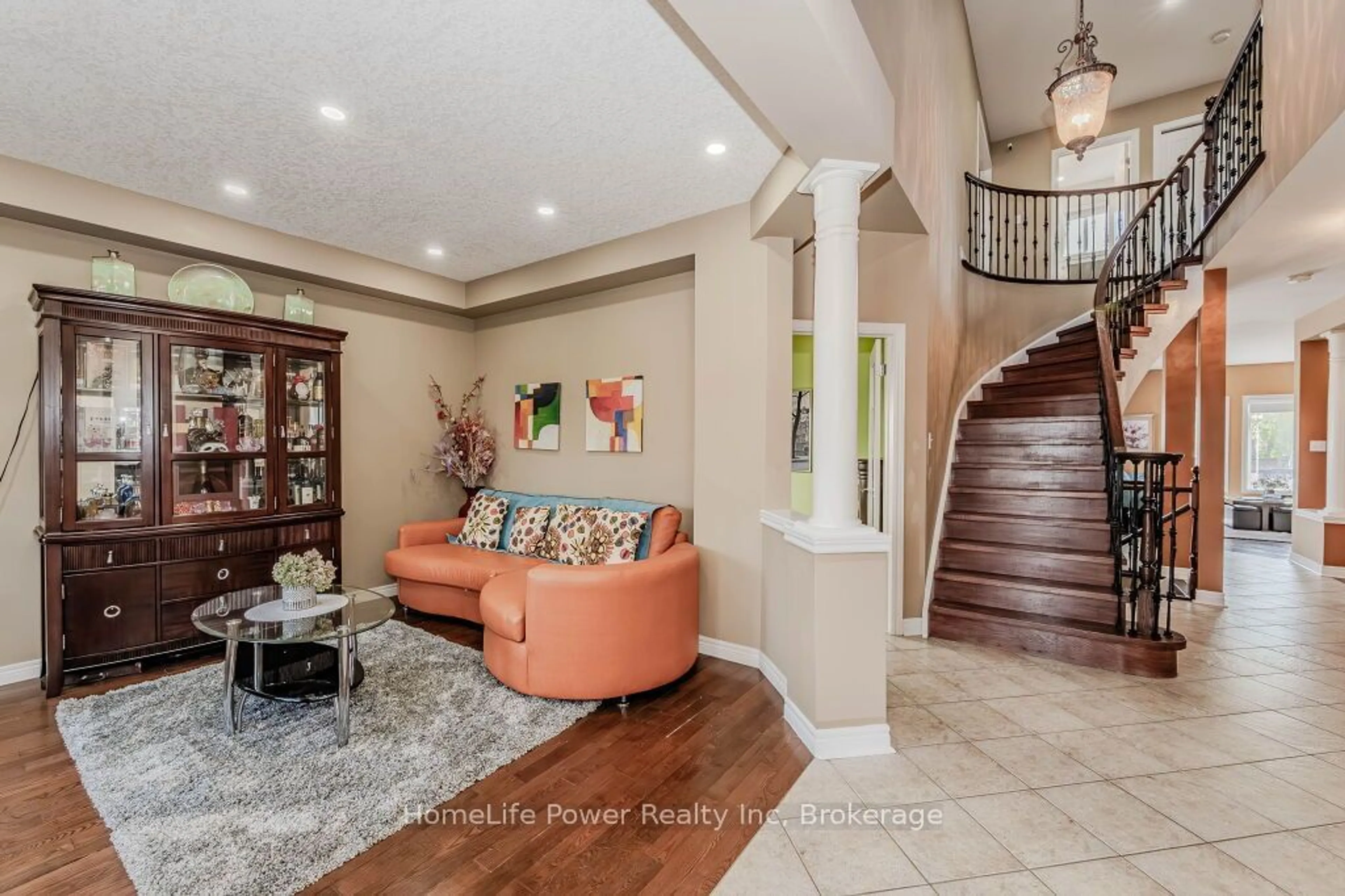 Indoor foyer for 6 Westra Dr, Guelph Ontario N1K 1Z7