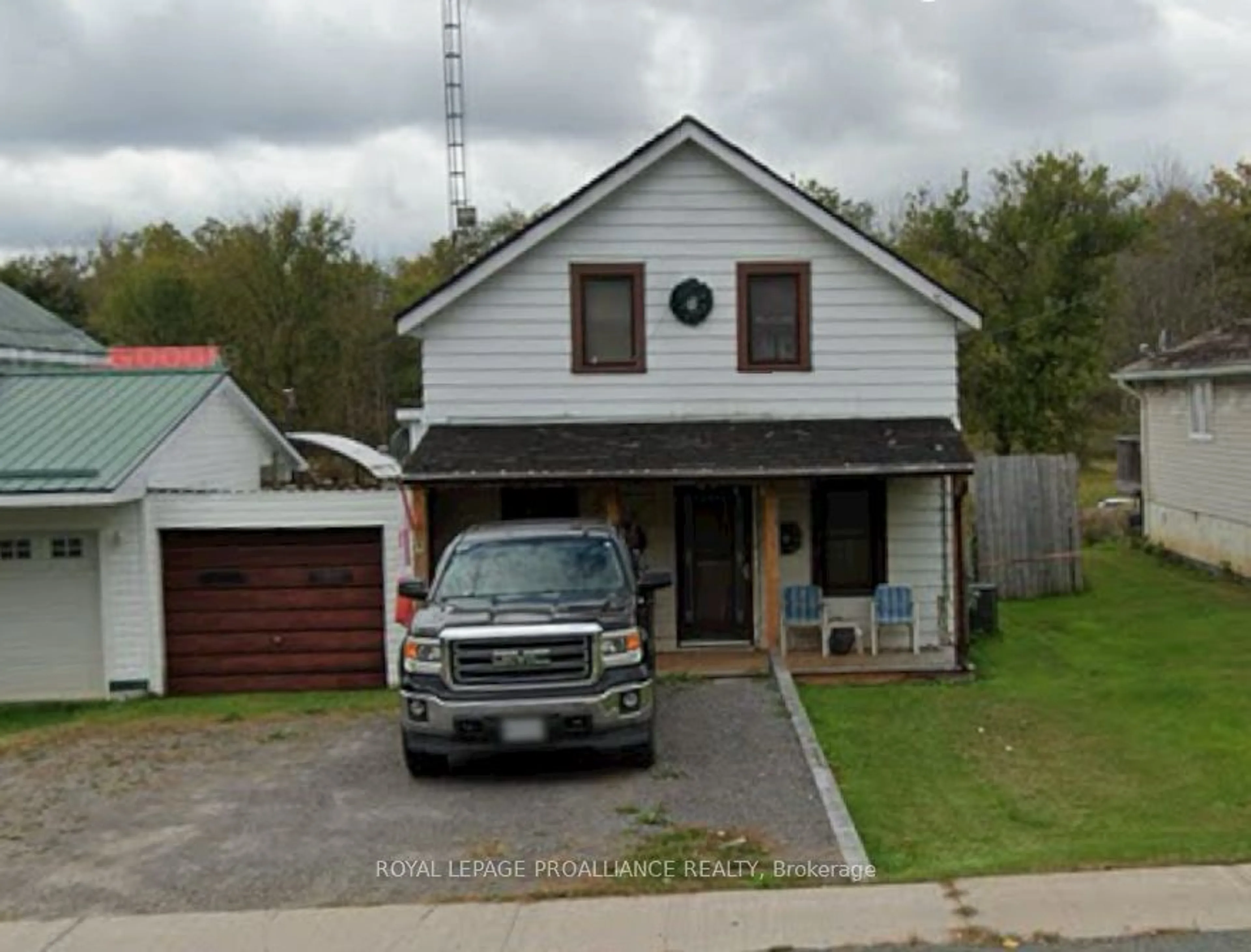 A pic from outside/outdoor area/front of a property/back of a property/a pic from drone, street for 31 O'Brien St, Marmora and Lake Ontario K0K 2M0