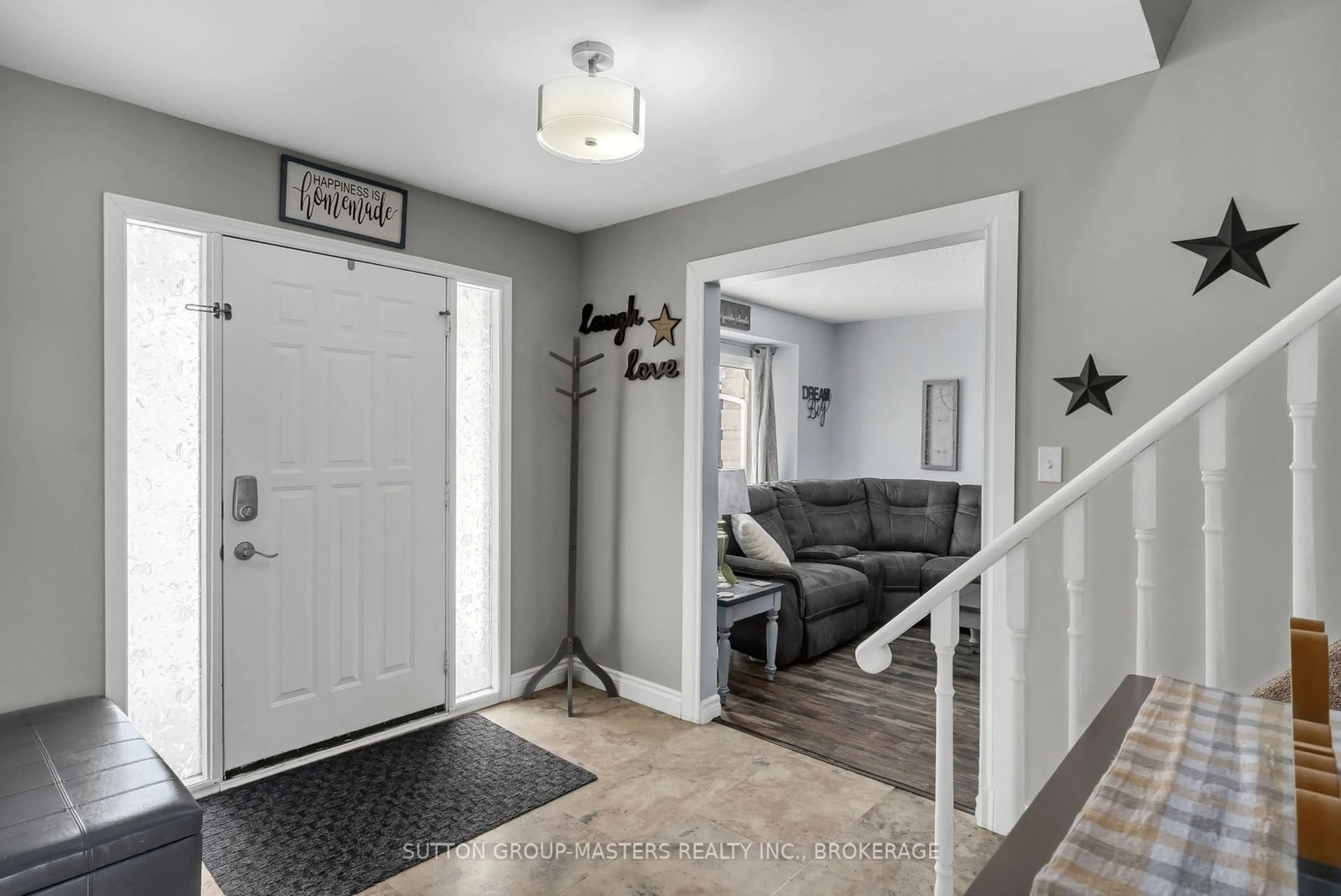 Indoor entryway for 949 Alpine Crt, Kingston Ontario K7P 1N8