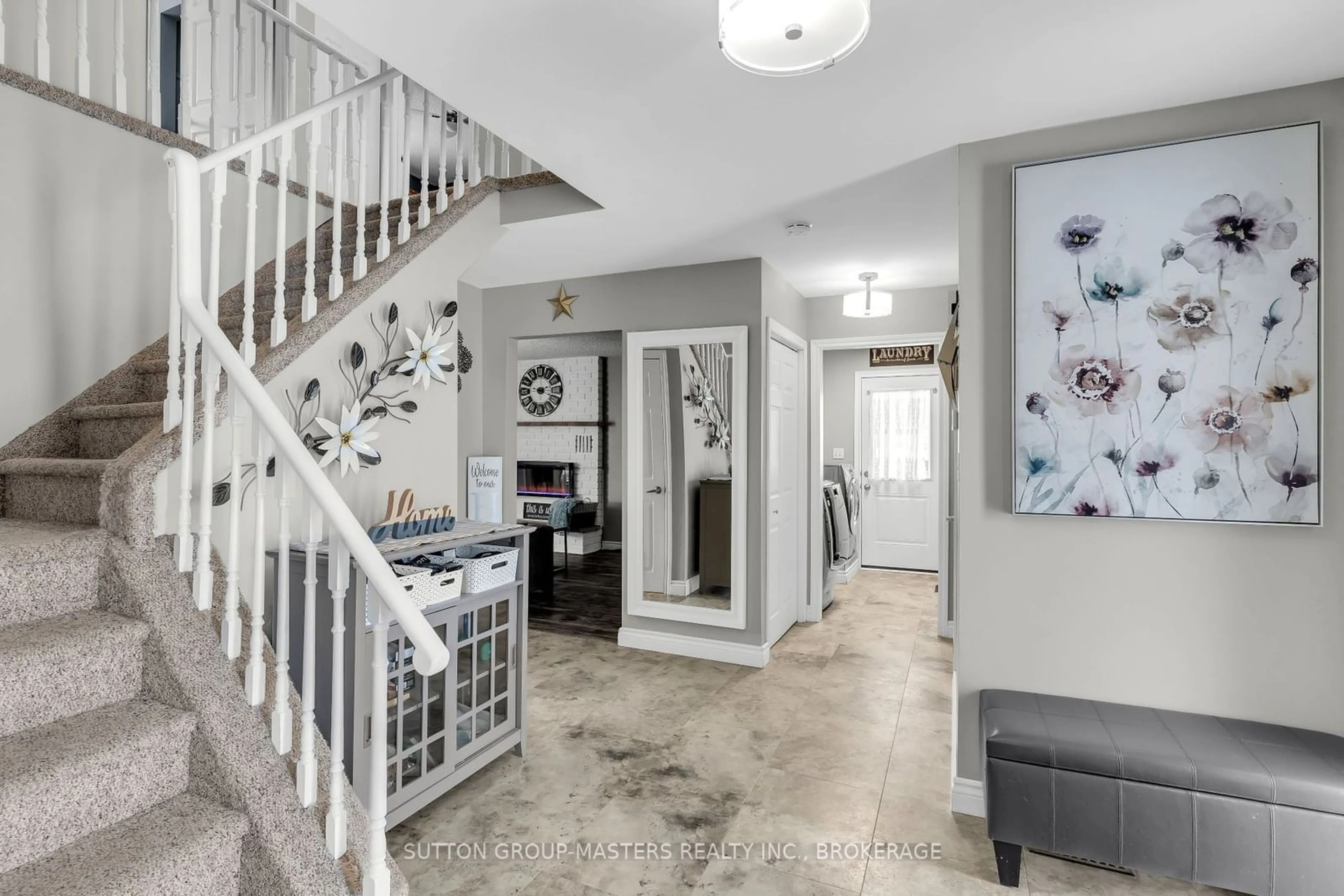 Indoor entryway for 949 Alpine Crt, Kingston Ontario K7P 1N8