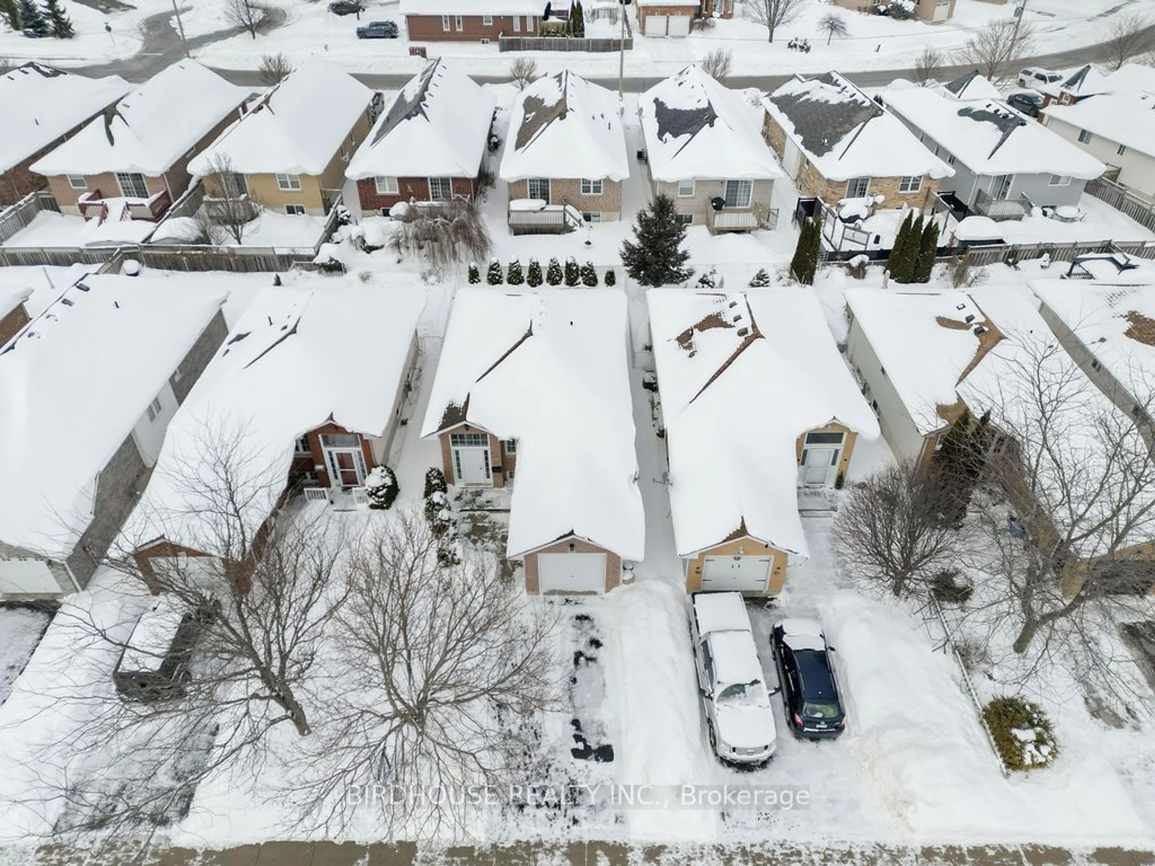 A pic from outside/outdoor area/front of a property/back of a property/a pic from drone, street for 27 Laurent Blvd, Kawartha Lakes Ontario K9V 6G3