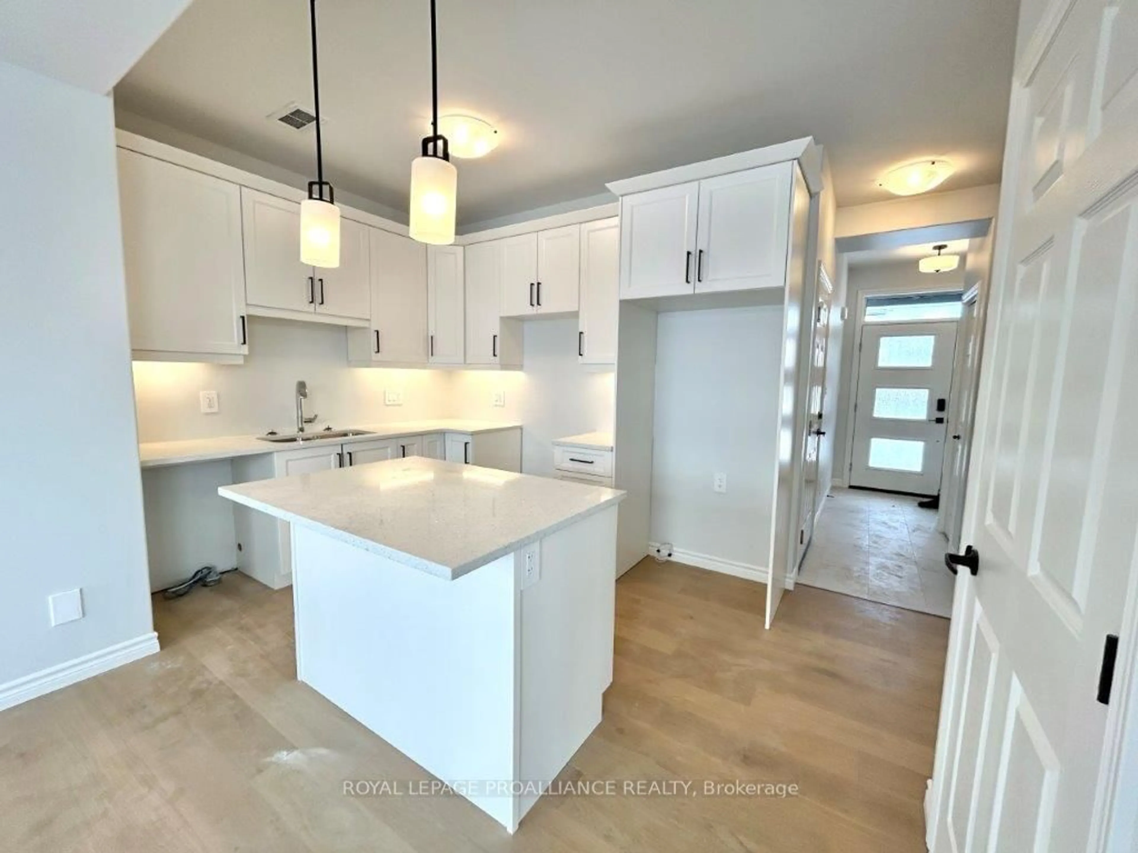 Open concept kitchen, ceramic/tile floor for 9 Otonabee St, Belleville Ontario K8N 0T3