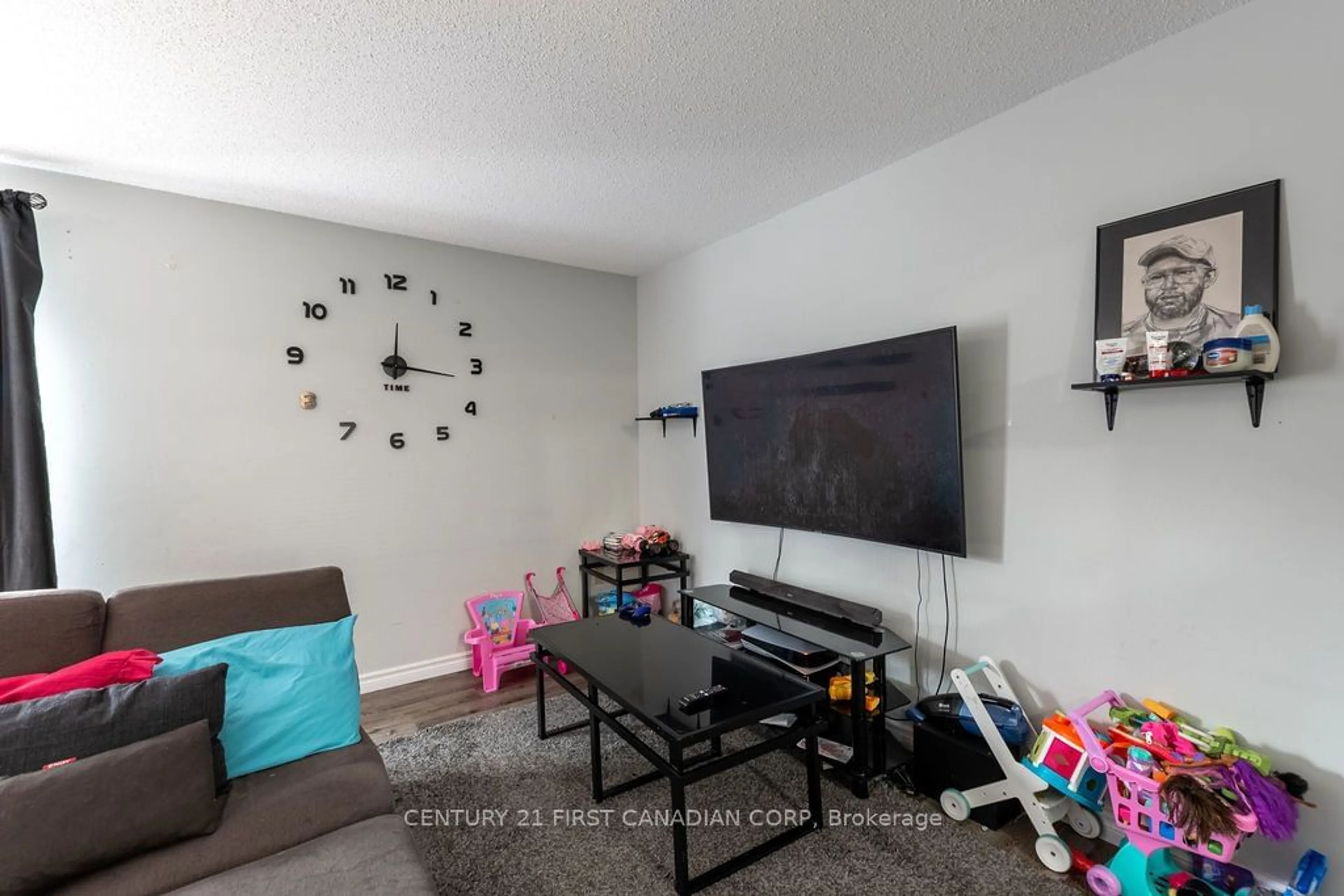 A pic of a room for 217 Martinet Ave #23, London Ontario N5V 4P5