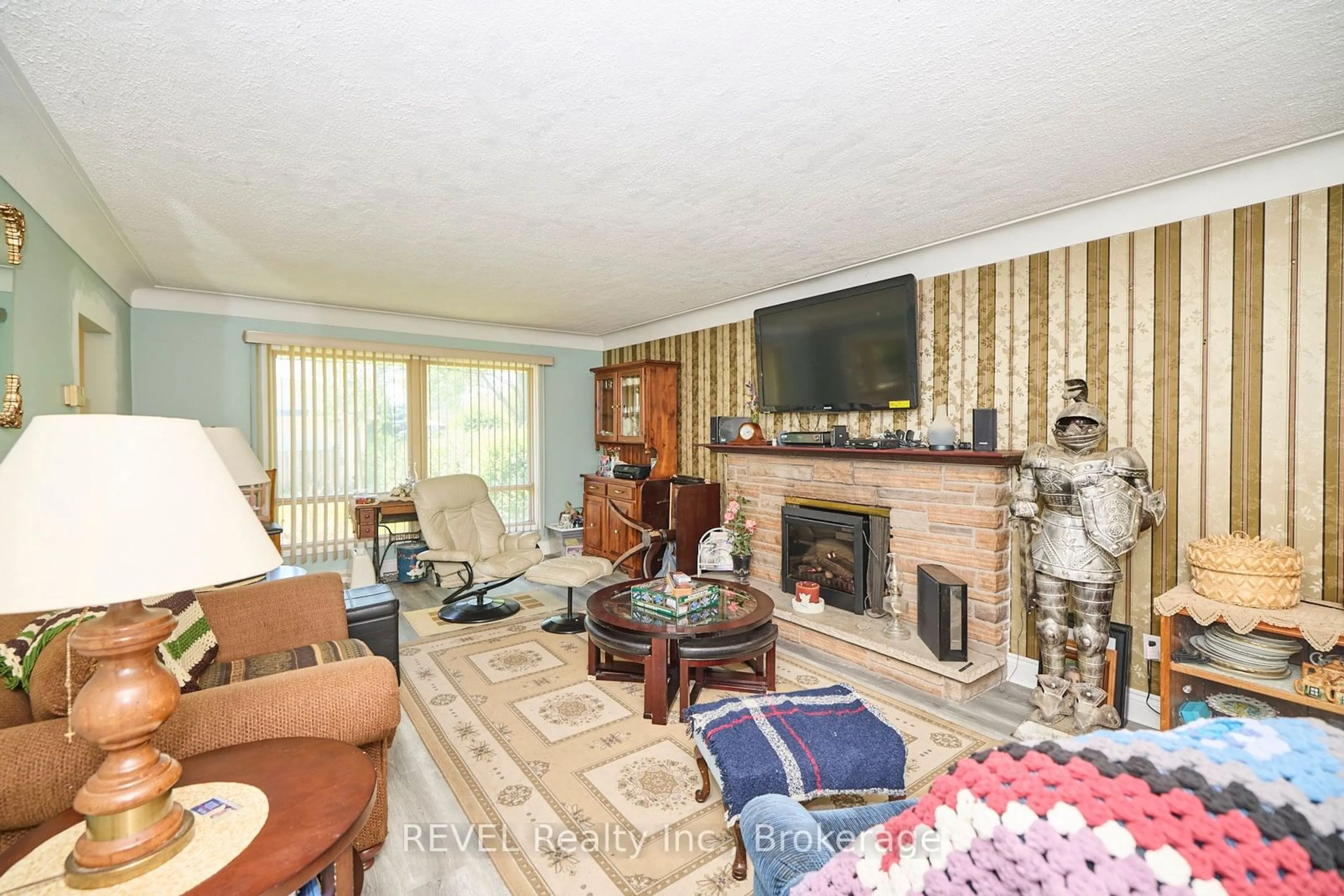 Living room with furniture, unknown for 7205 Sharon Ave, Niagara Falls Ontario L2G 5W8