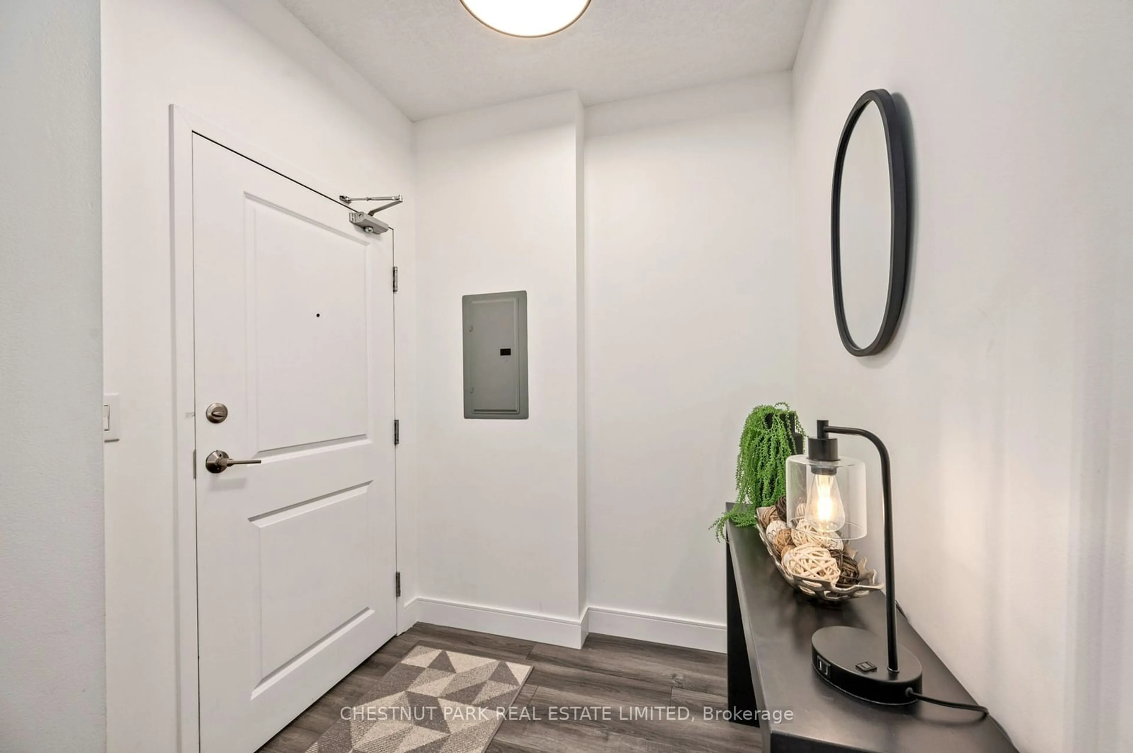 Indoor entryway for 330 Ridout St #1710, London Ontario N6A 0A7