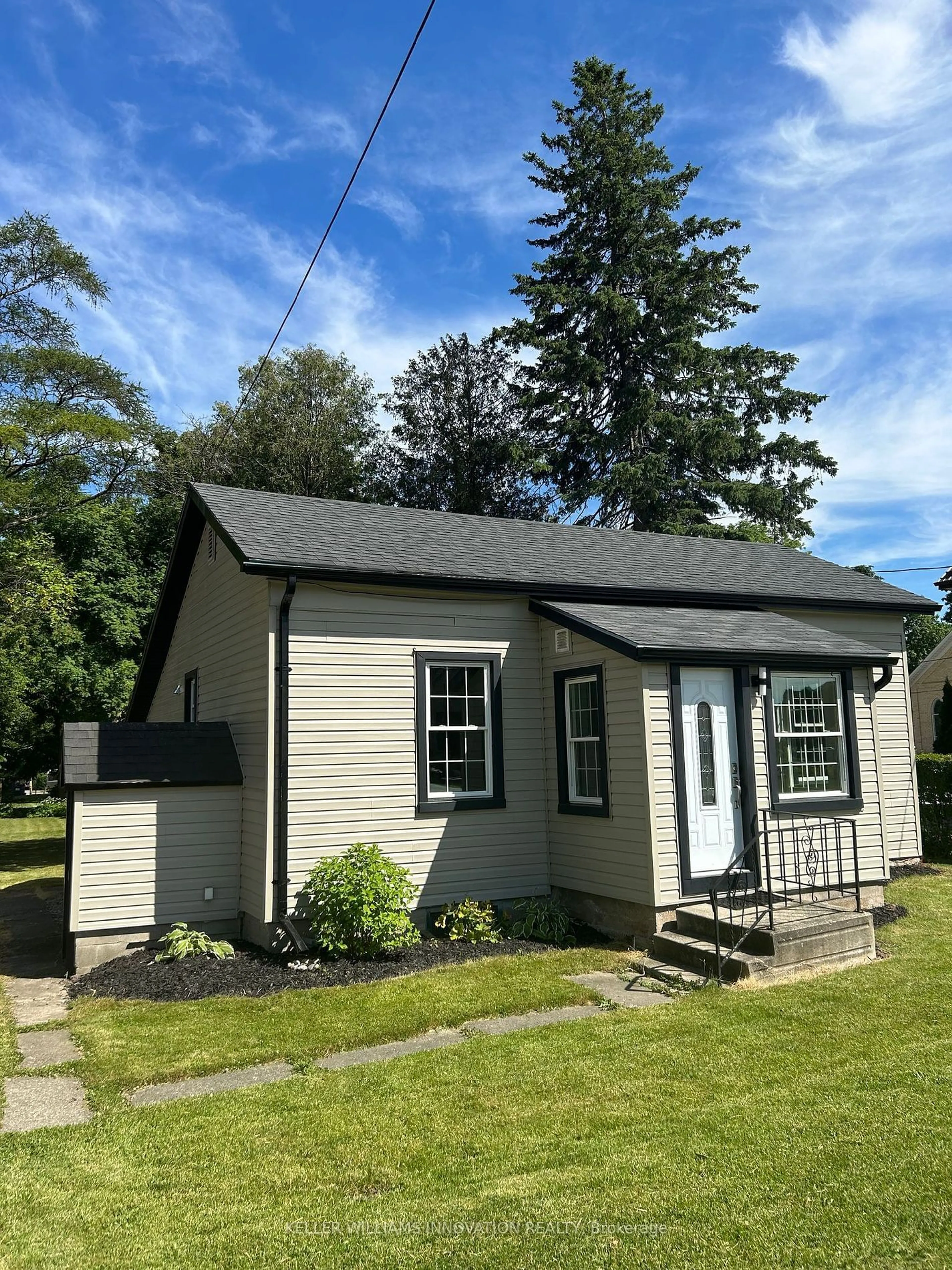 Home with vinyl exterior material, building for 139 Coleman St, East Zorra-Tavistock Ontario N0J 1M0