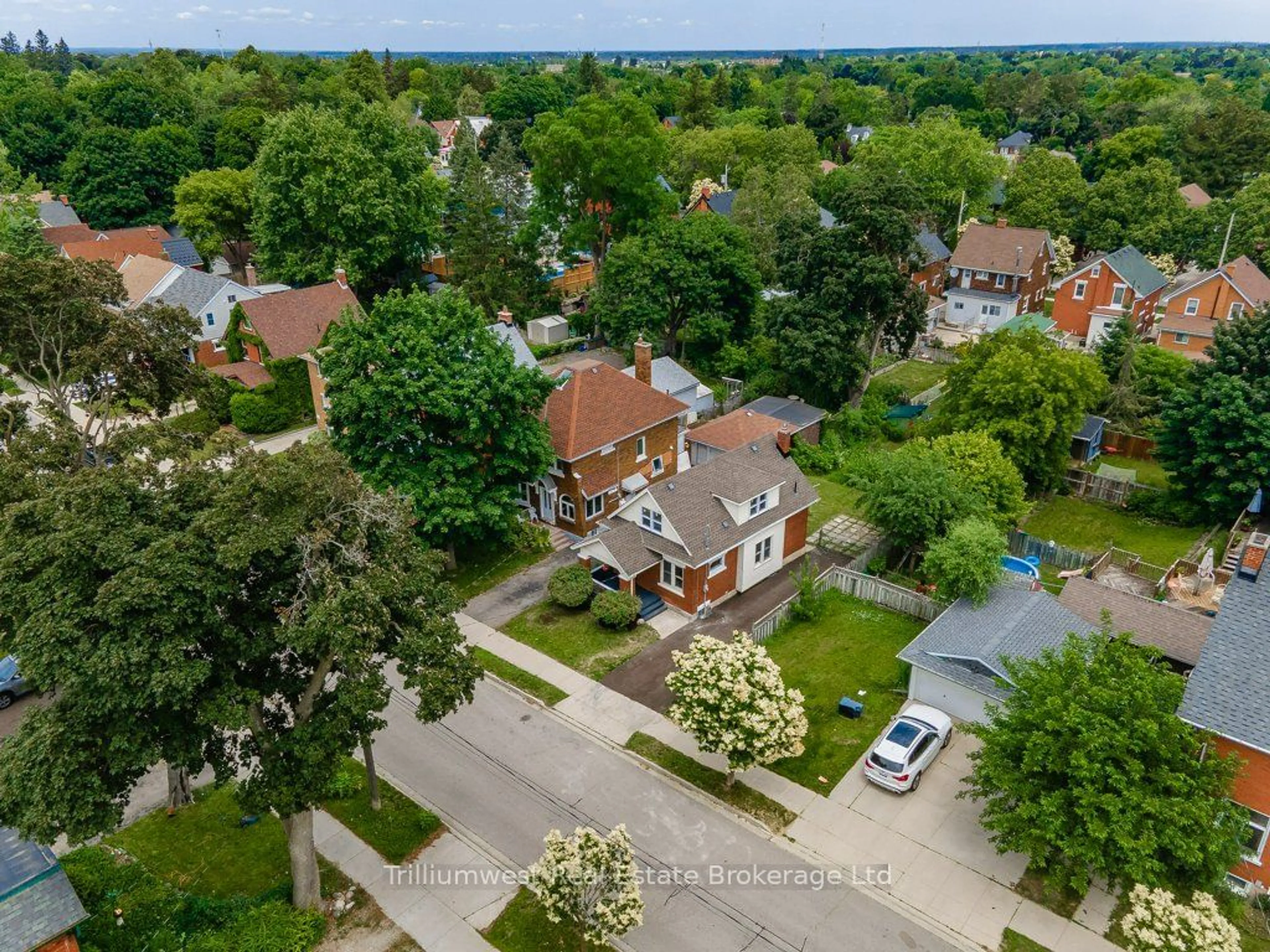 A pic from outside/outdoor area/front of a property/back of a property/a pic from drone, street for 48 TROY St, Kitchener Ontario N2H 1L8