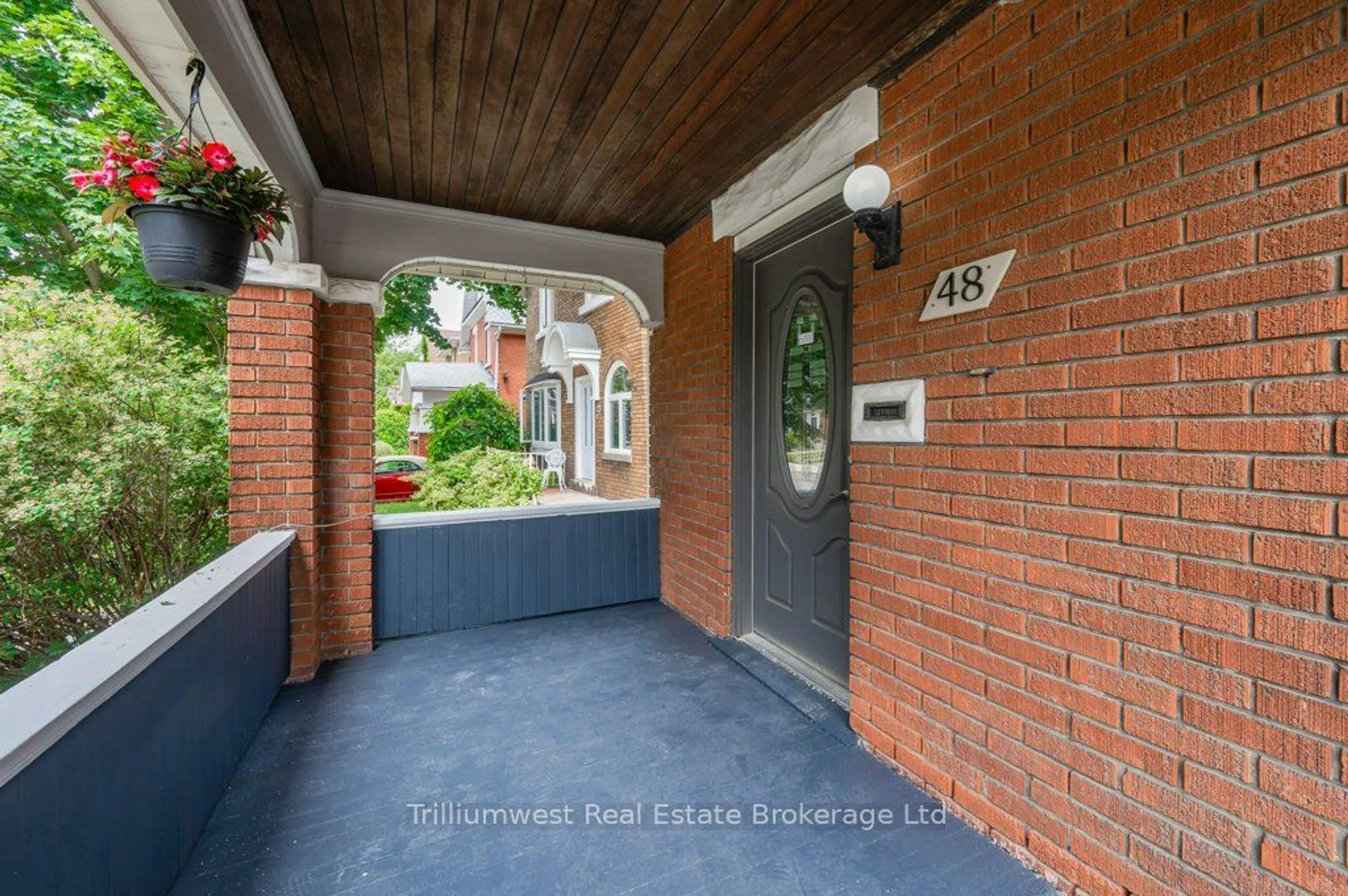 Indoor entryway for 48 TROY St, Kitchener Ontario N2H 1L8