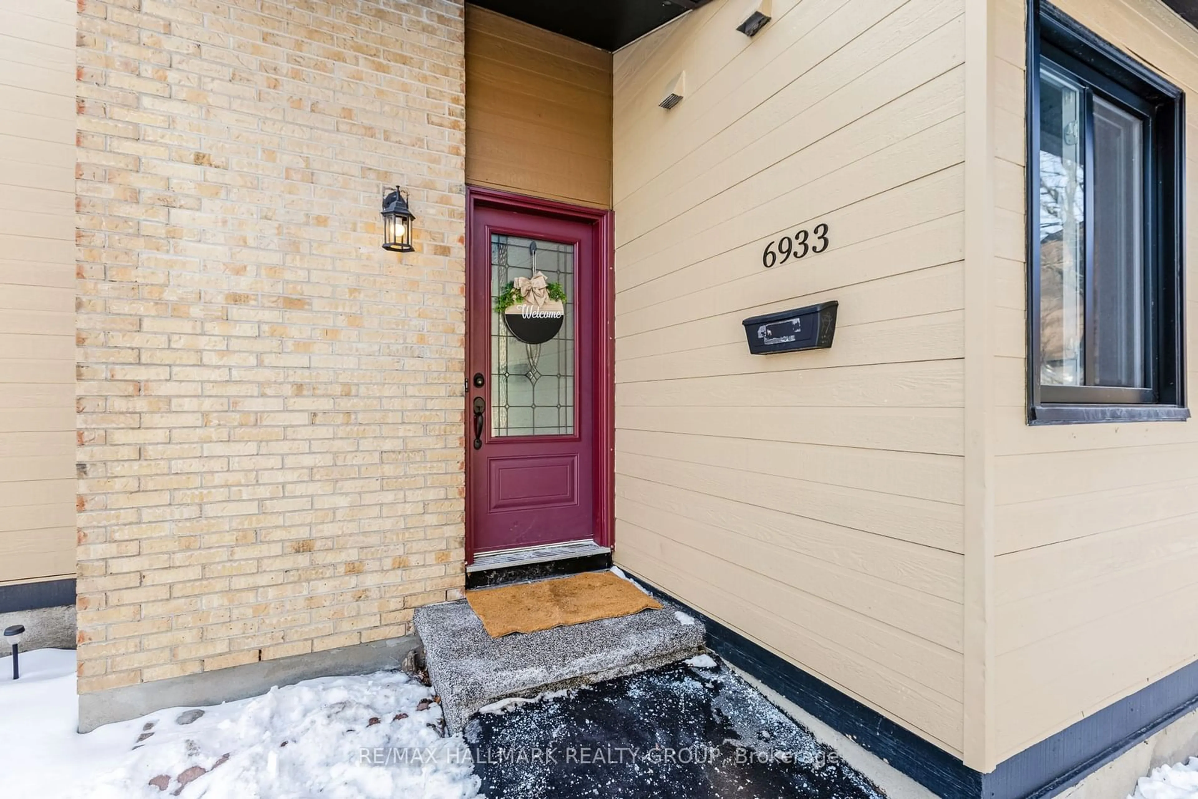 Indoor entryway for 6933 Bilberry Dr #81, Orleans - Convent Glen and Area Ontario K1C 2C1