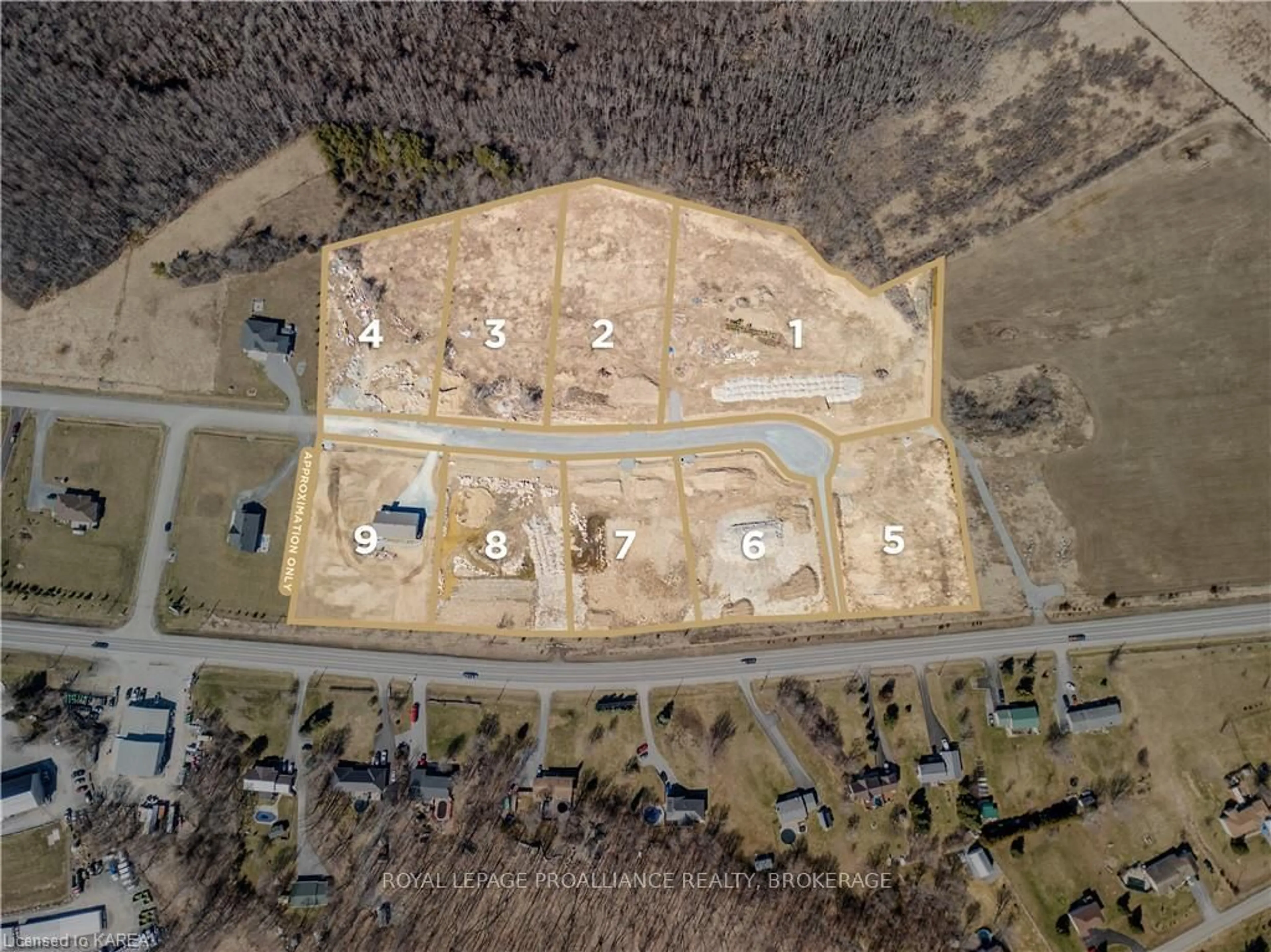 A pic from outside/outdoor area/front of a property/back of a property/a pic from drone, building for 165 Summerside Dr, South Frontenac Ontario K0H 1X0