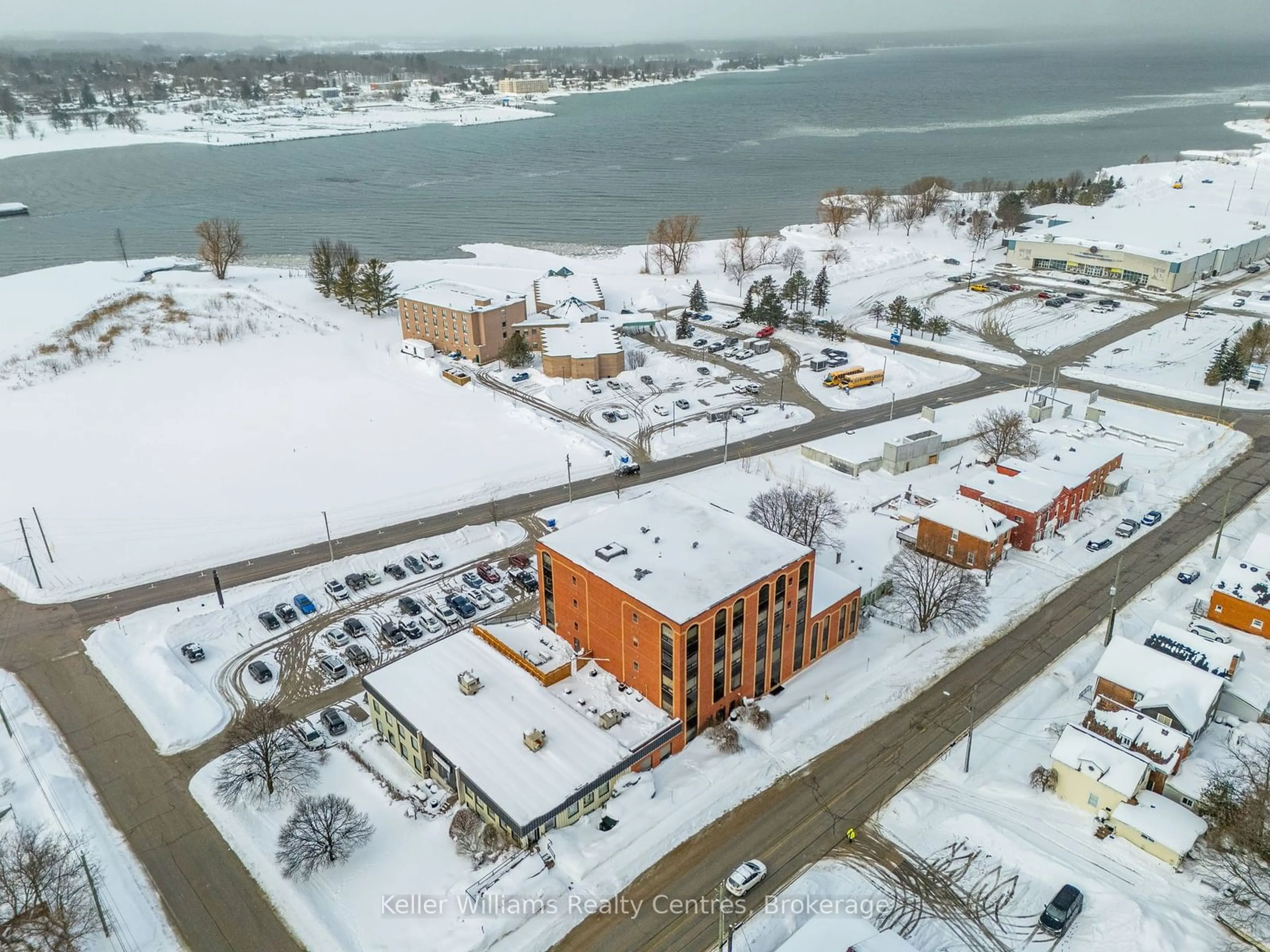 A pic from outside/outdoor area/front of a property/back of a property/a pic from drone, building for 1717 2nd Ave #505, Owen Sound Ontario N4K 6V4