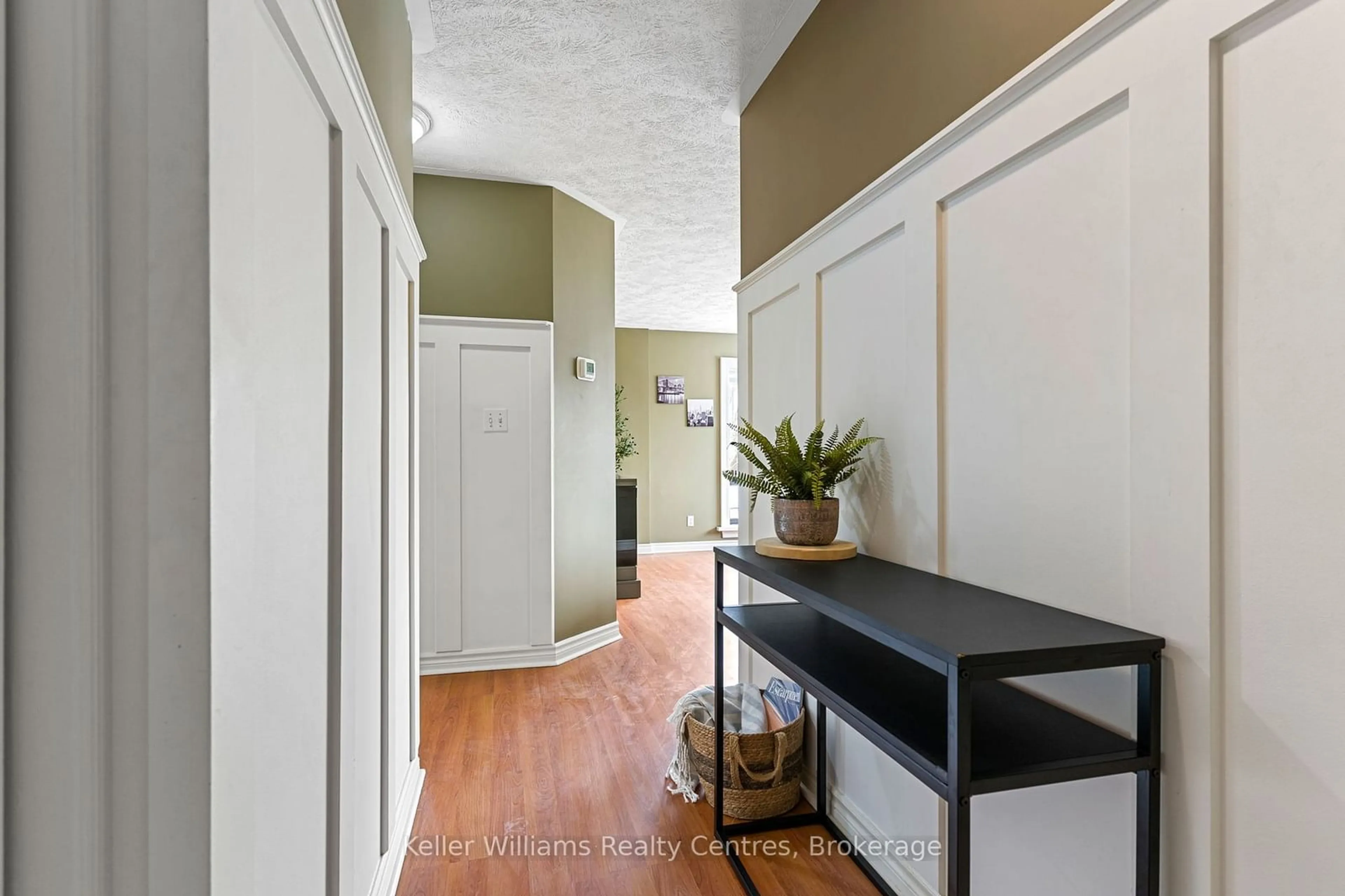 Indoor entryway for 1717 2nd Ave #505, Owen Sound Ontario N4K 6V4