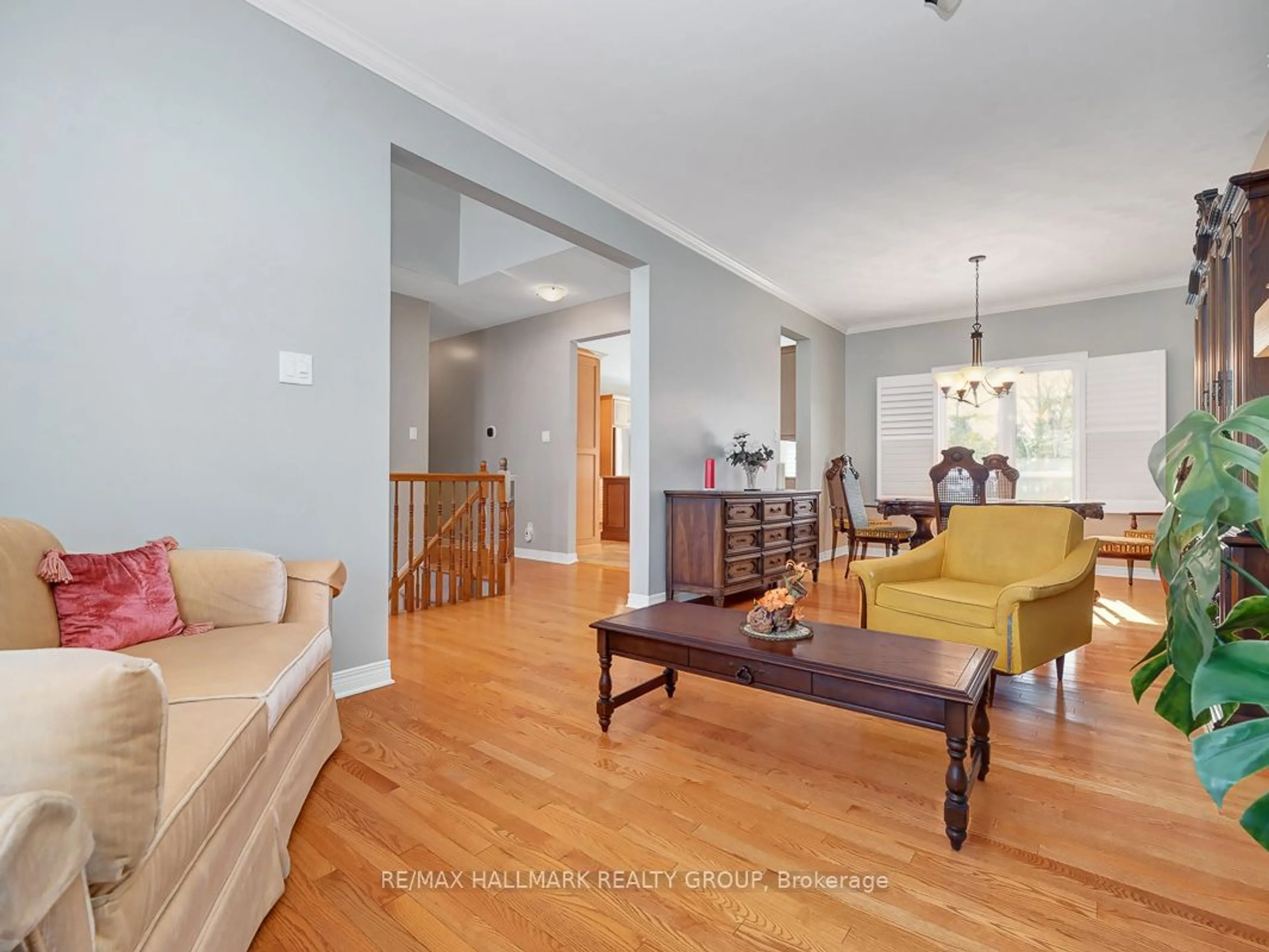 Living room with furniture, unknown for 31 Forest Creek Dr, Stittsville - Munster - Richmond Ontario K2S 1P9